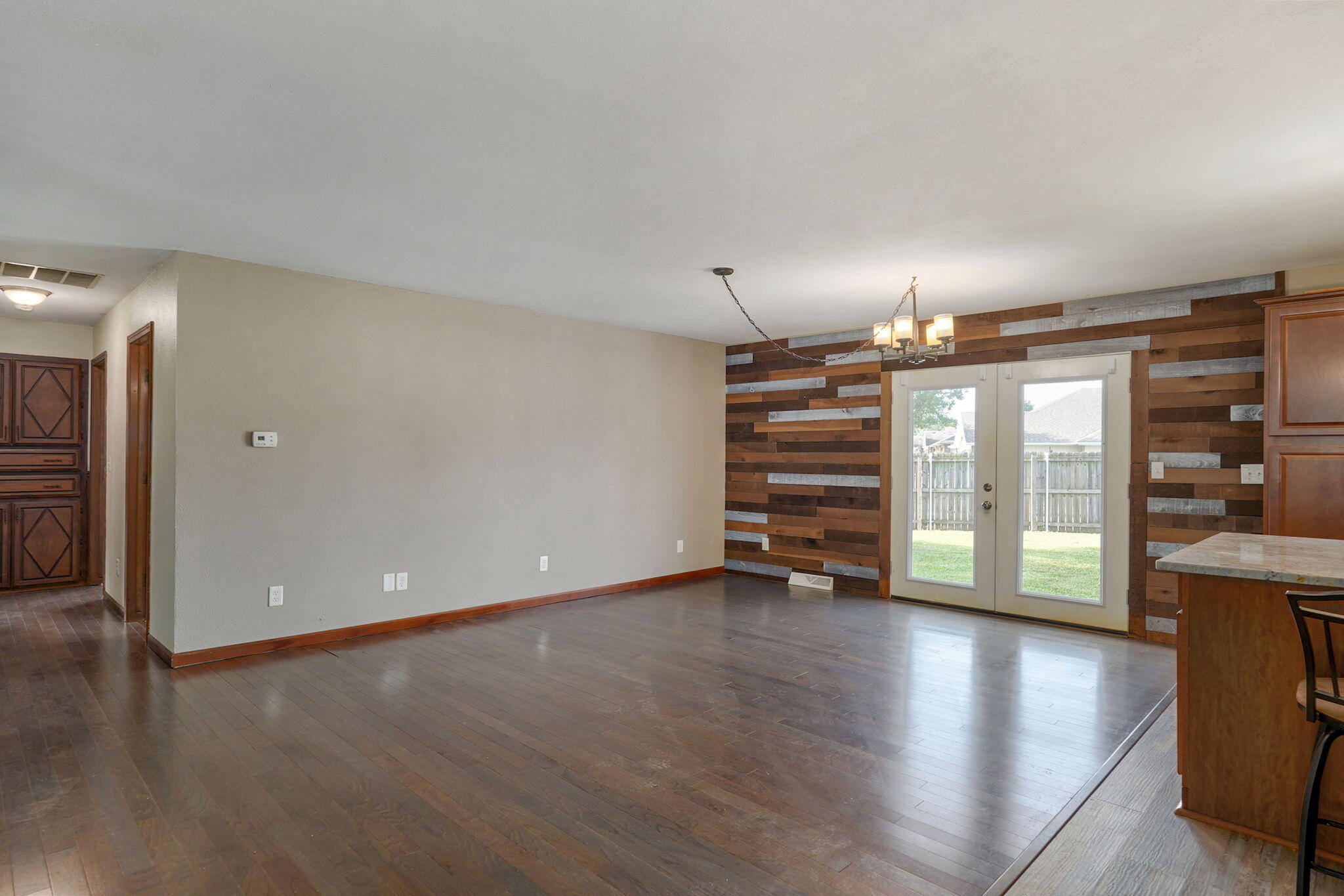 118 West Charles Street Property Photo 8