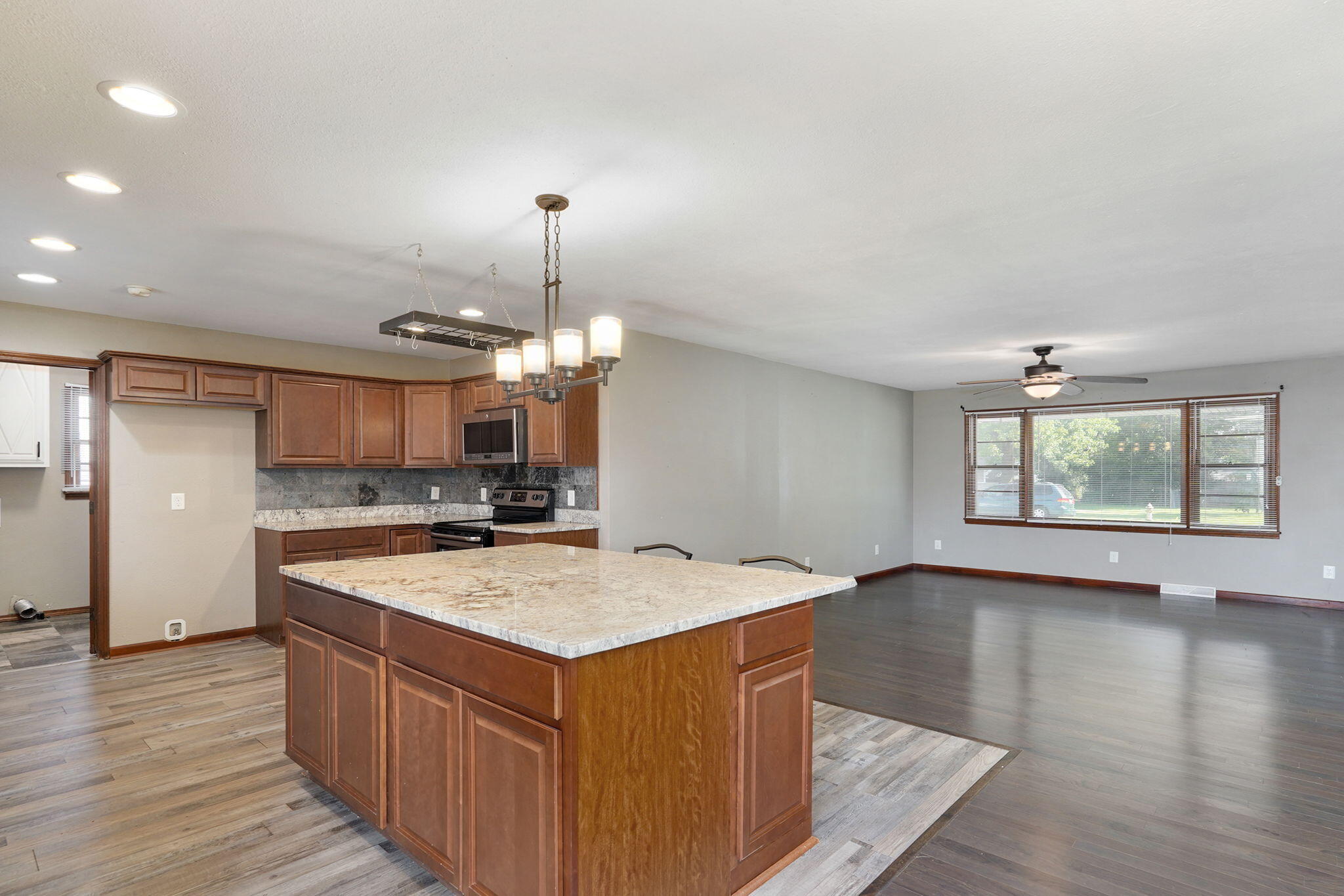 118 West Charles Street Property Photo 11