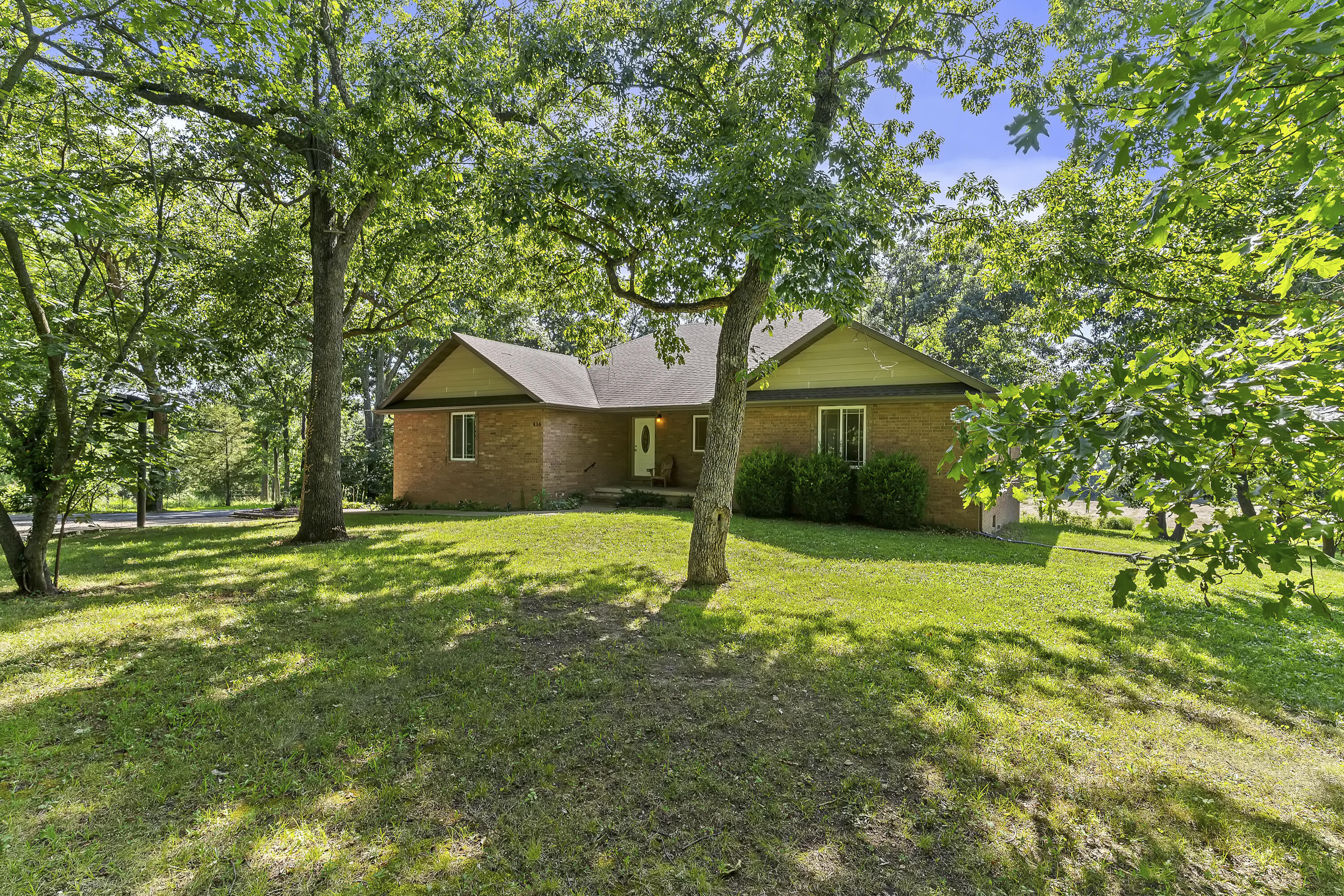 414 East Hughes Road Property Photo 3
