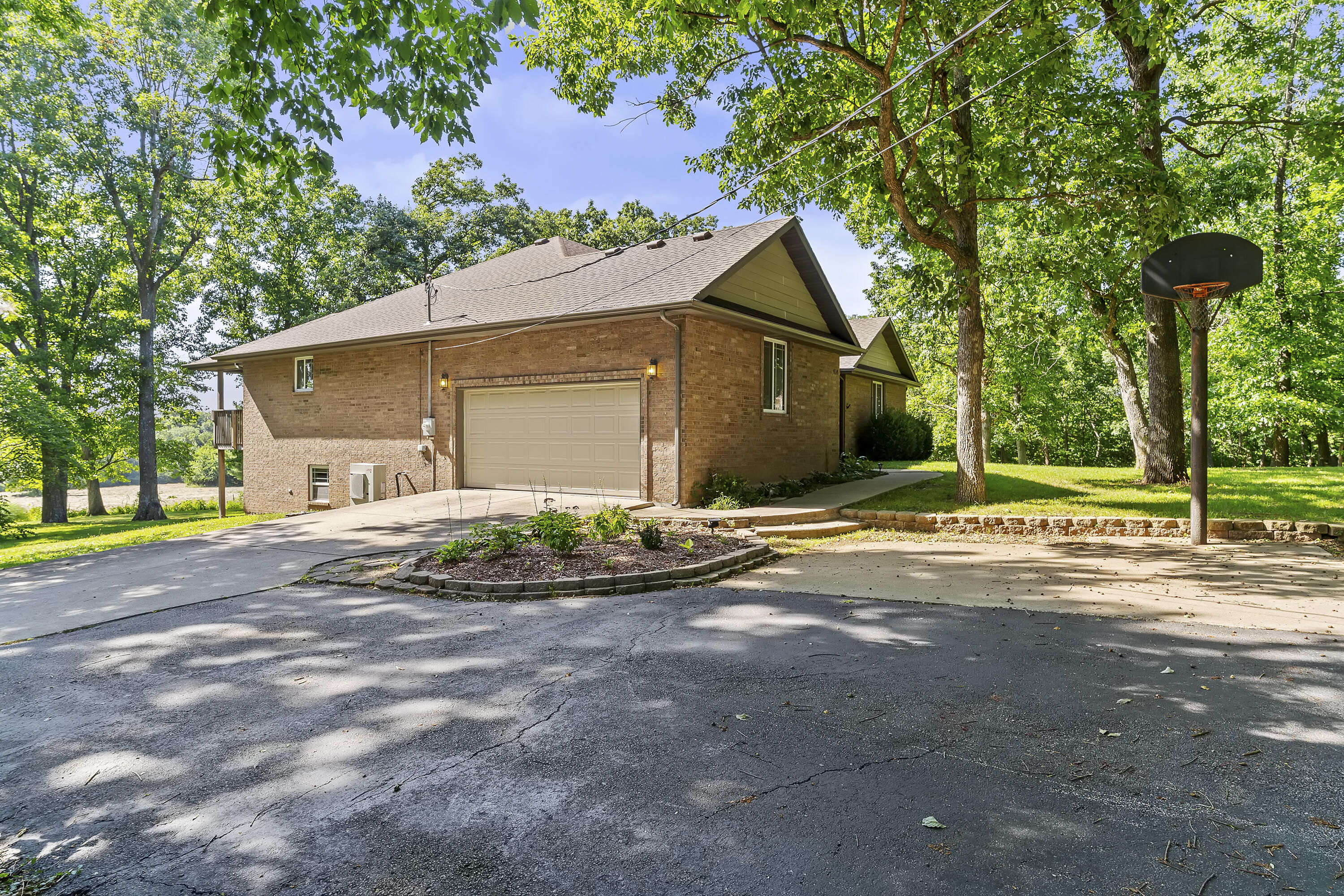 414 East Hughes Road Property Photo 4