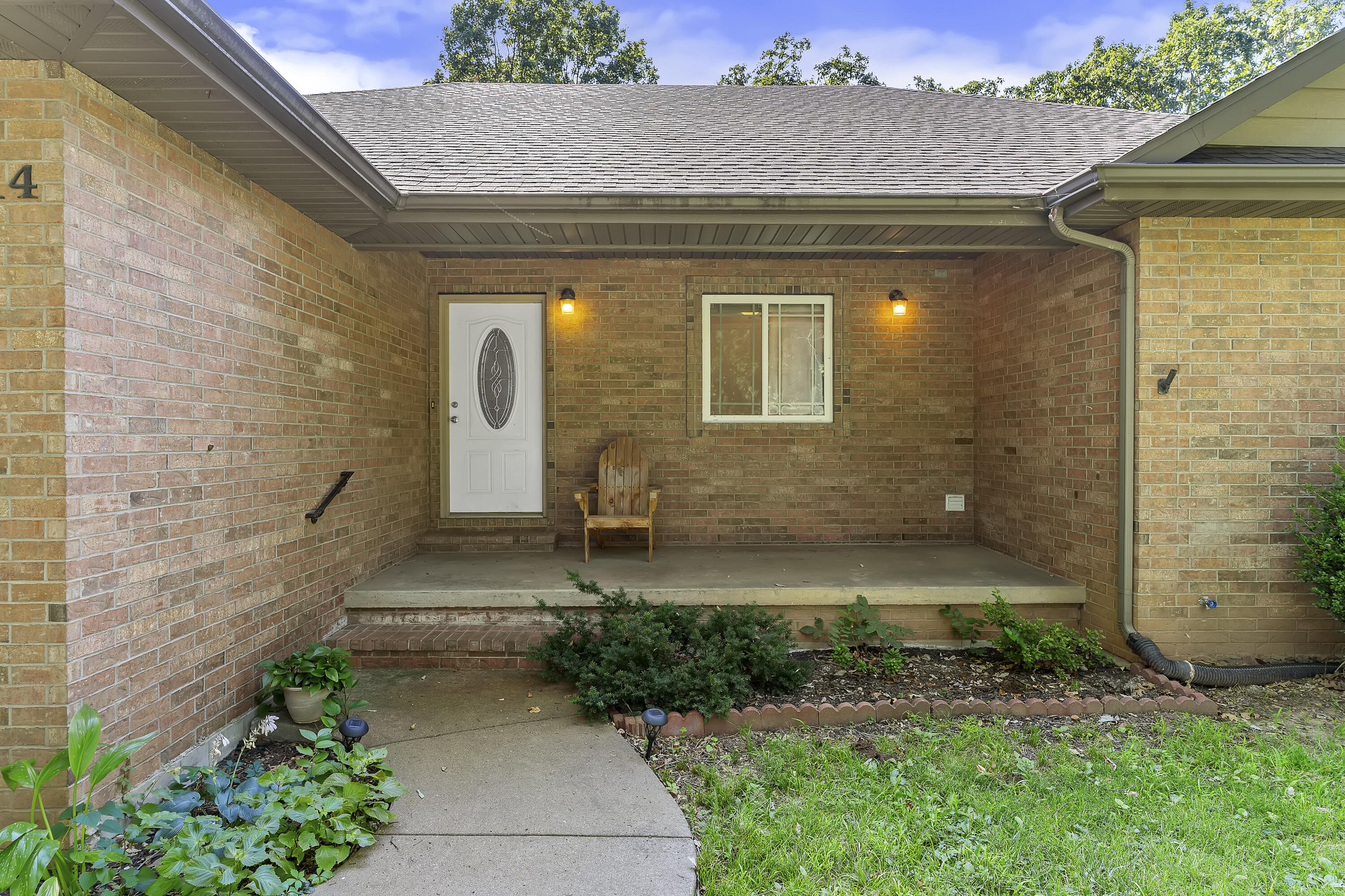 414 East Hughes Road Property Photo 5