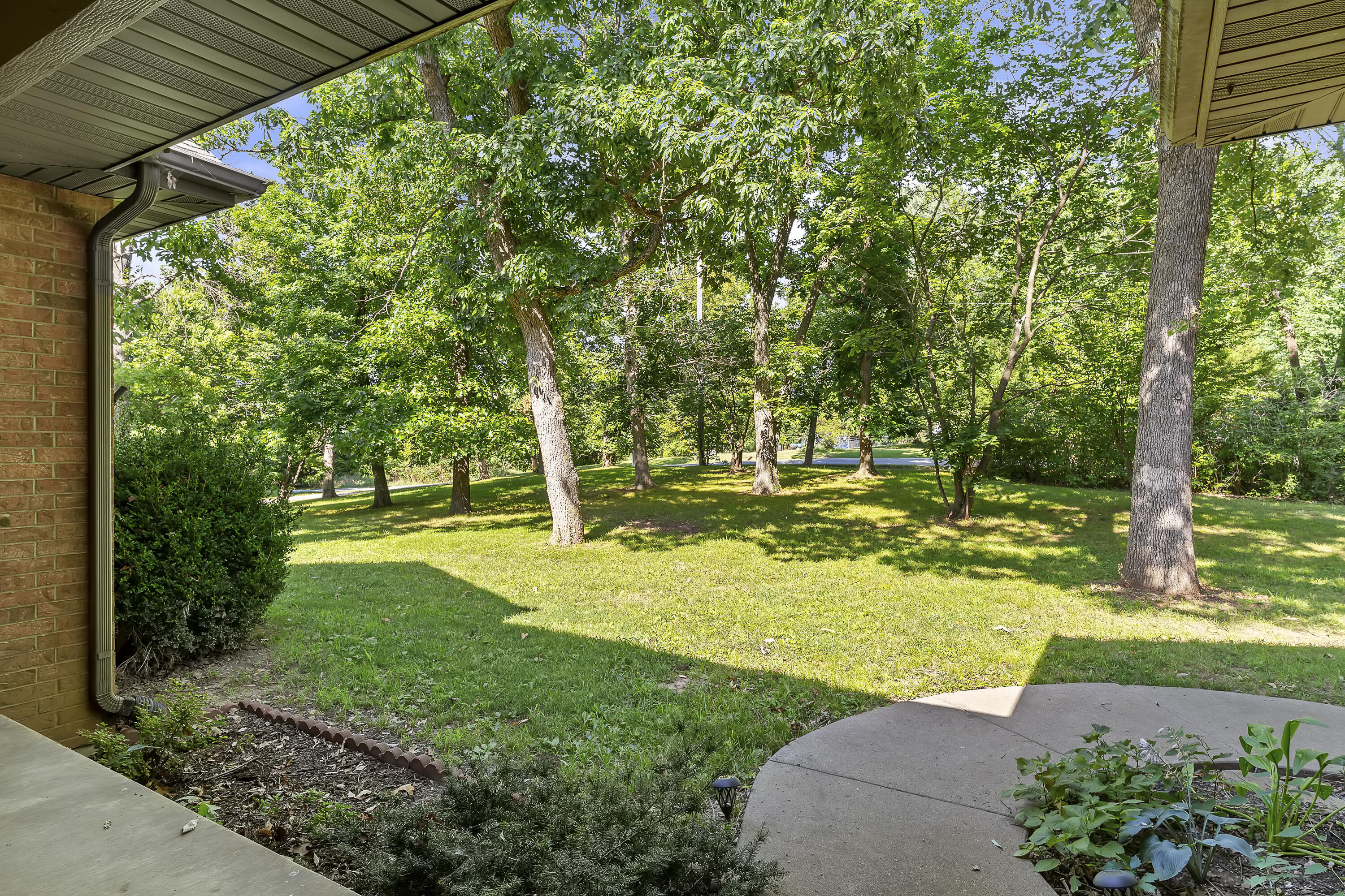 414 East Hughes Road Property Photo 6