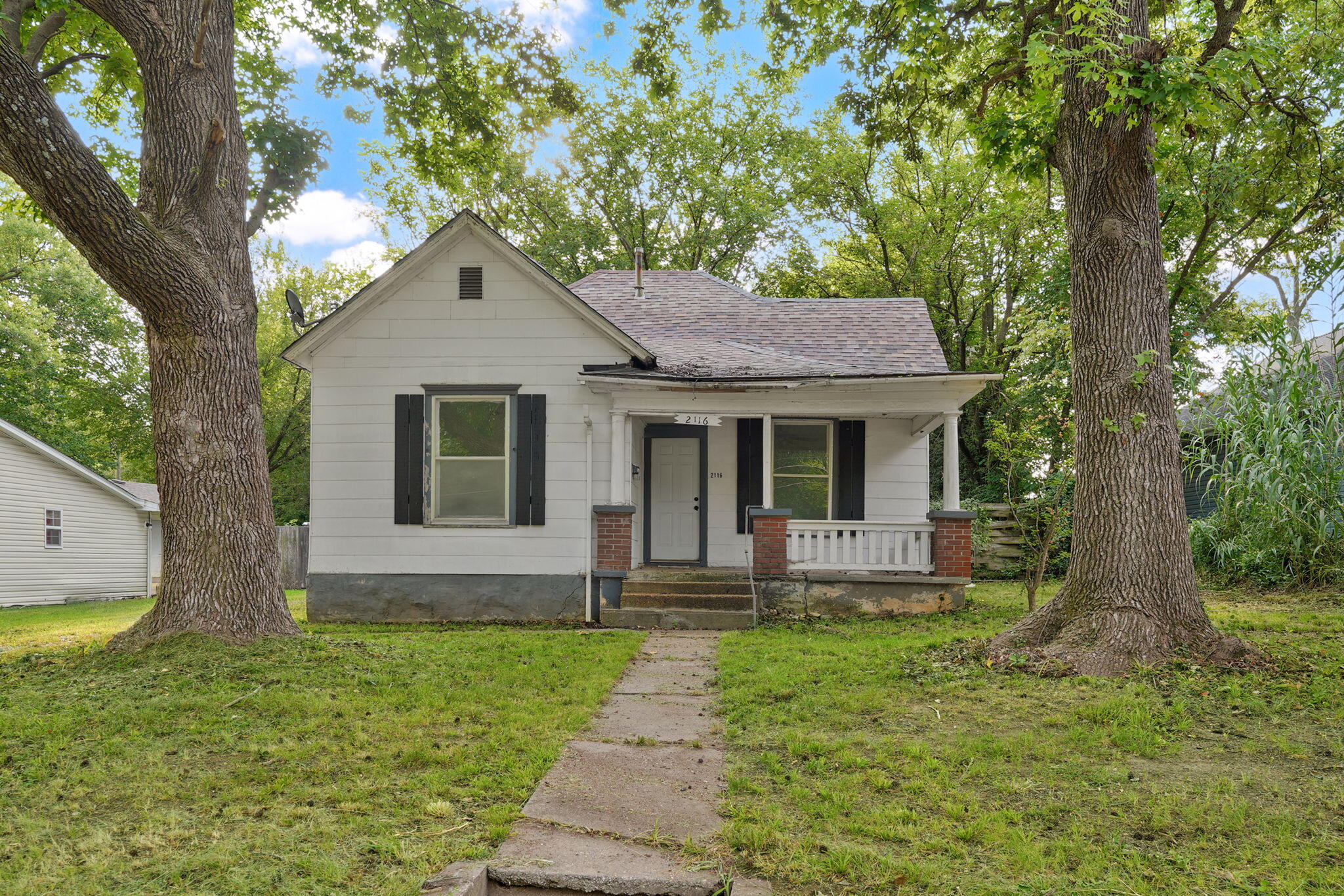 2116 North Campbell Avenue Property Photo 1