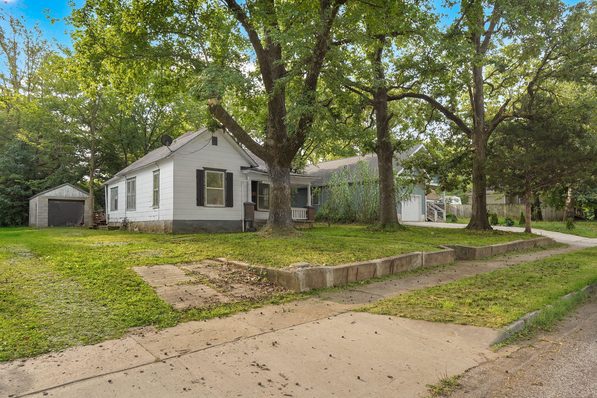 2116 North Campbell Avenue Property Photo 2
