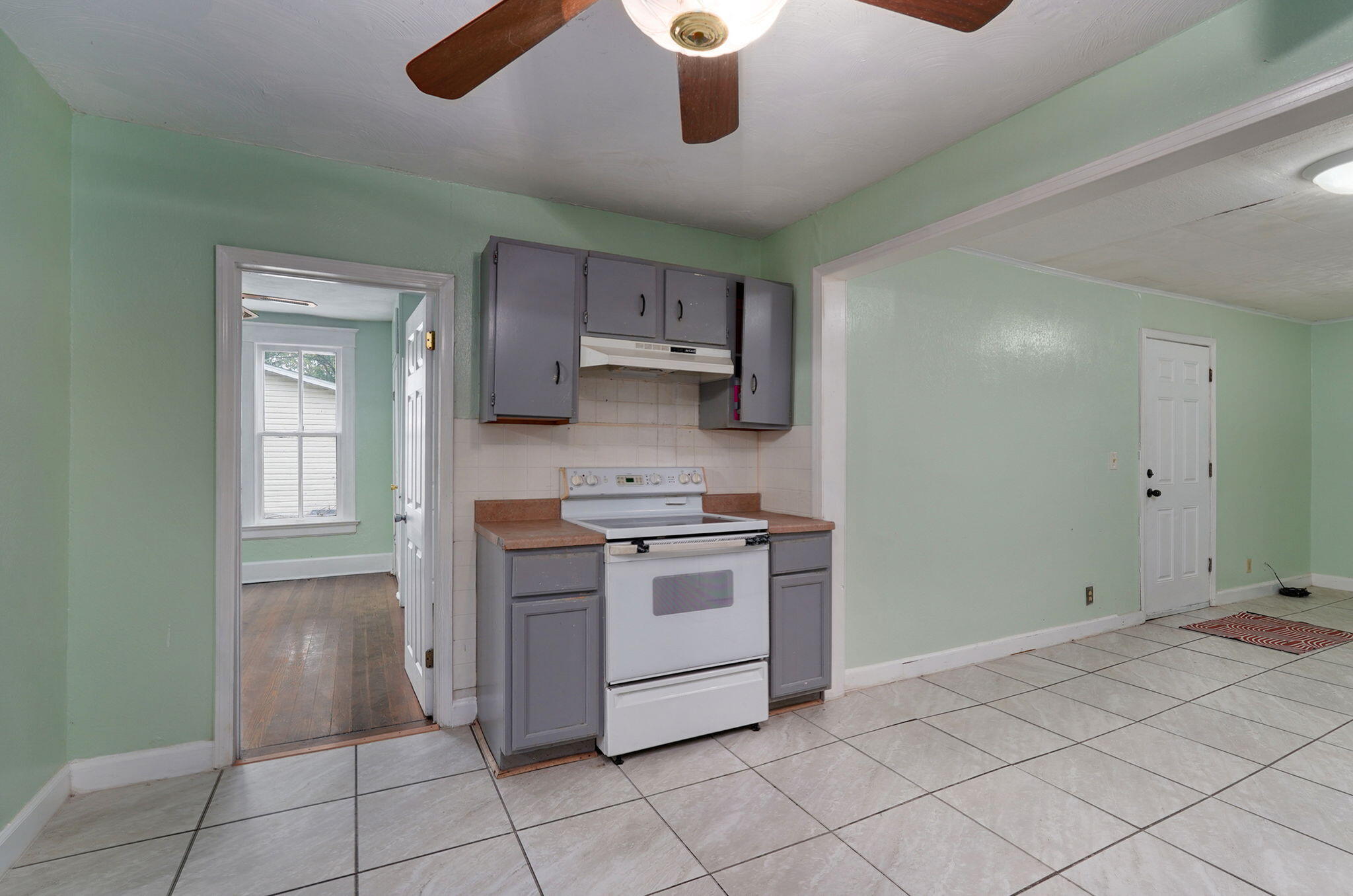 2116 North Campbell Avenue Property Photo 4