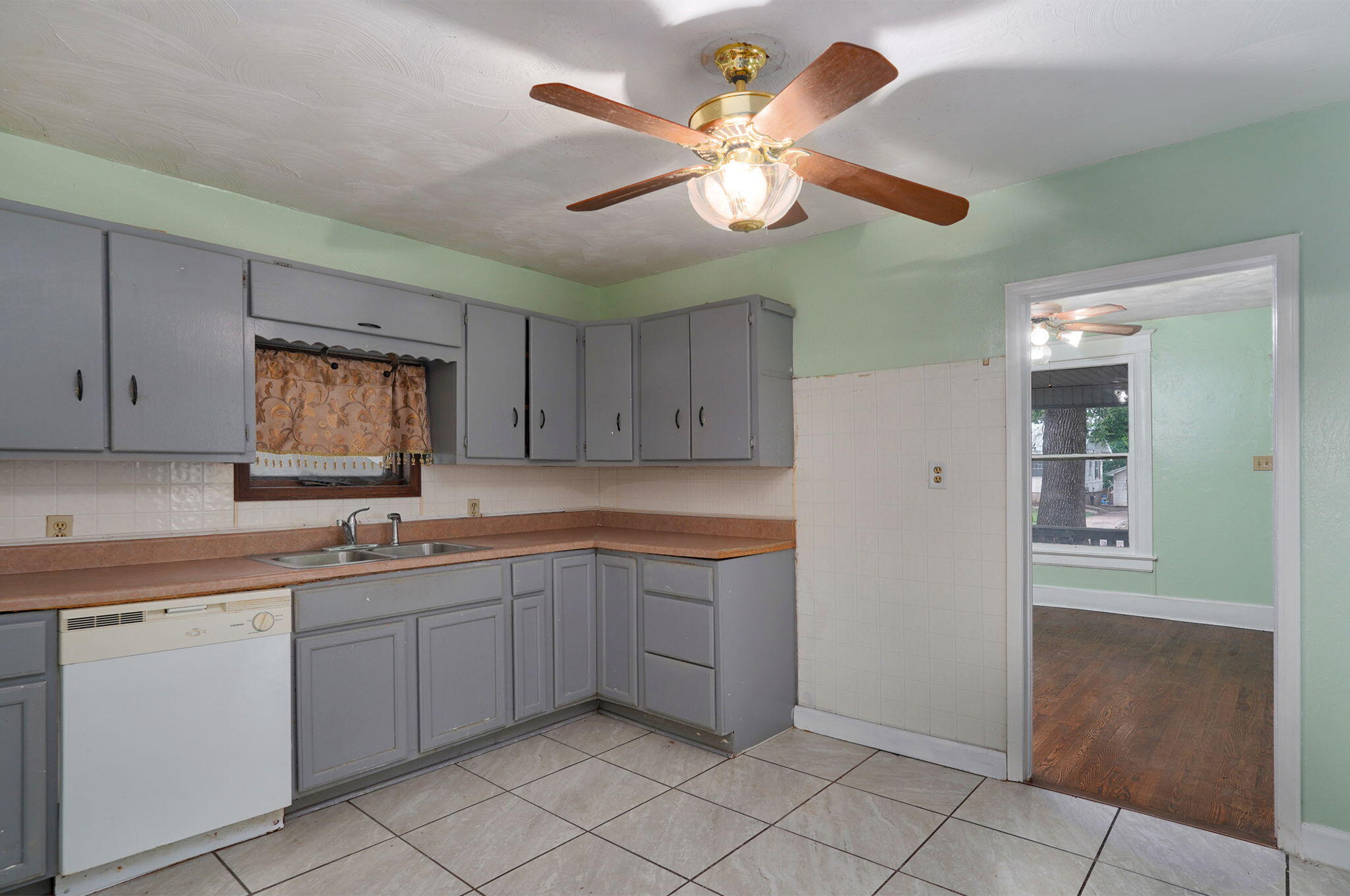 2116 North Campbell Avenue Property Photo 5