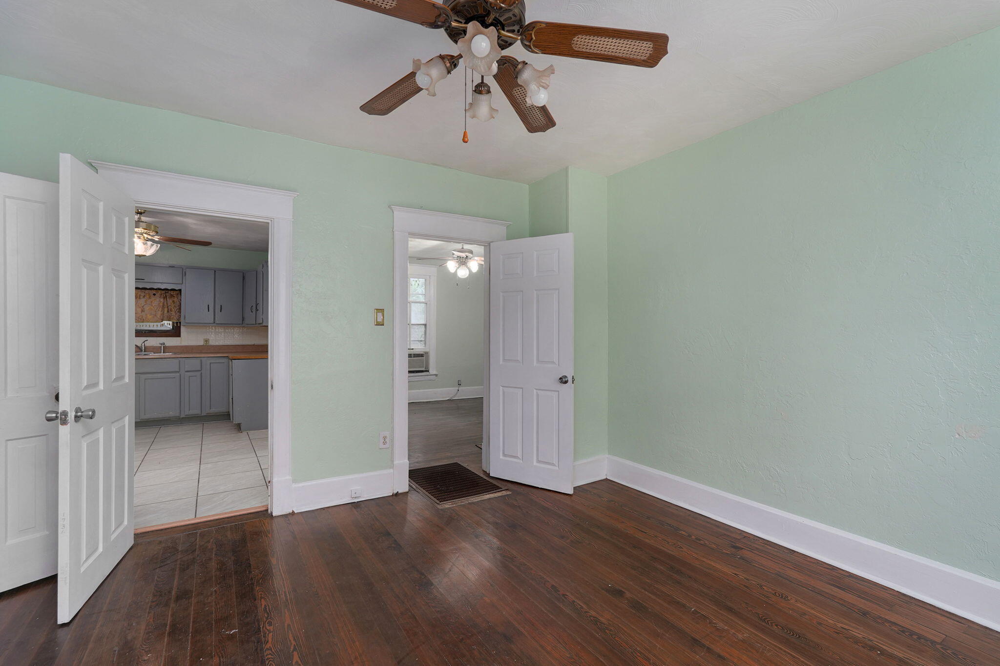 2116 North Campbell Avenue Property Photo 10