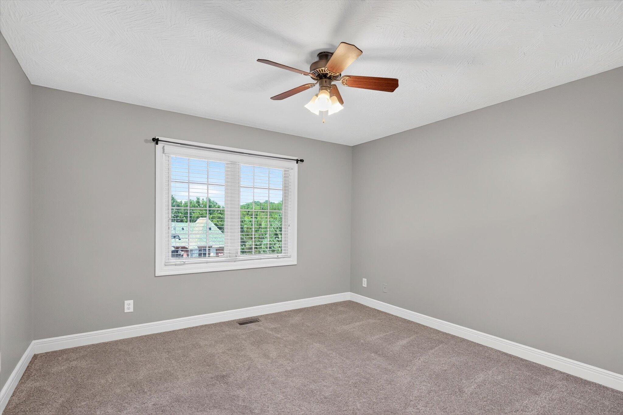 986 West Sycamore Street Property Photo 33