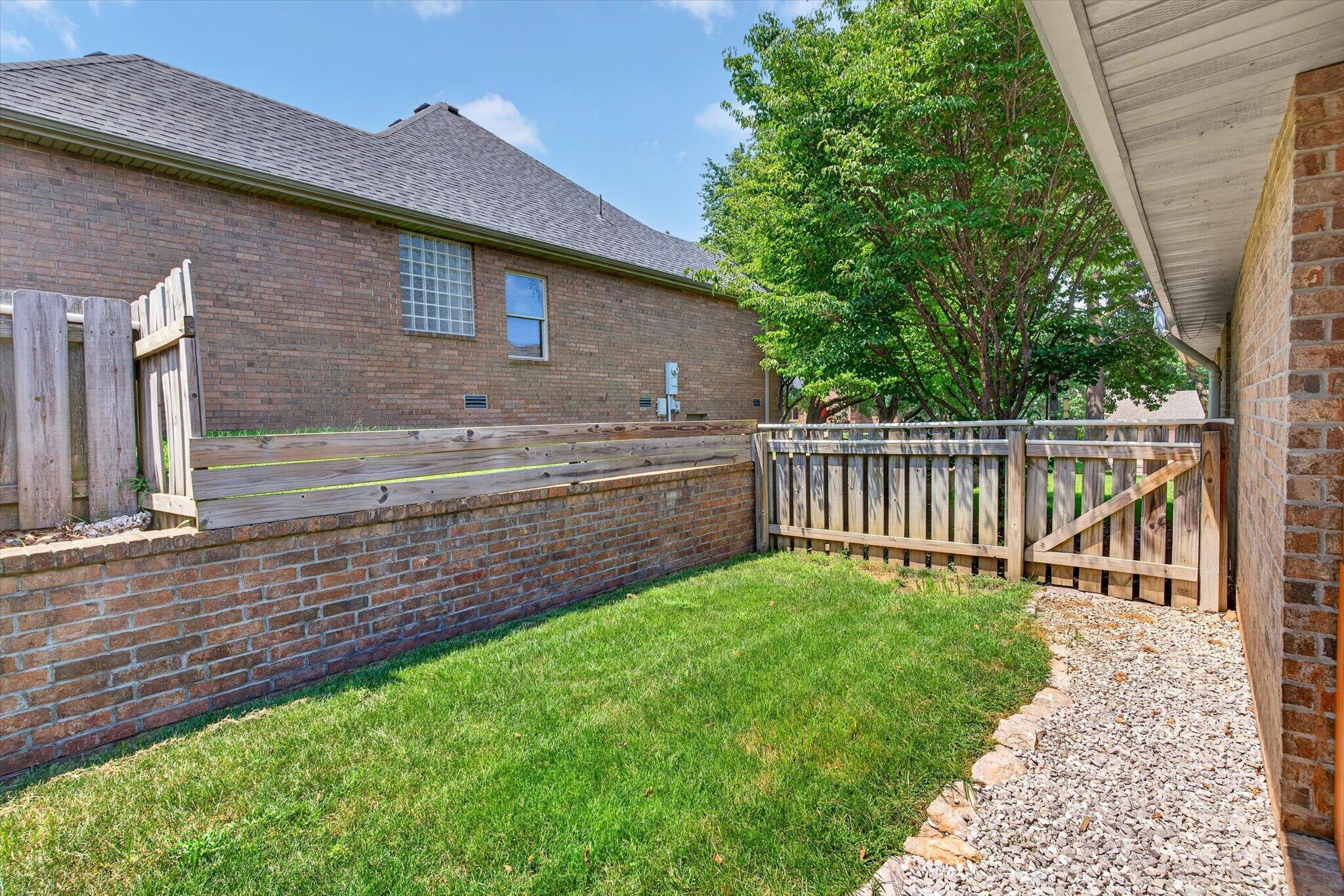 986 West Sycamore Street Property Photo 46