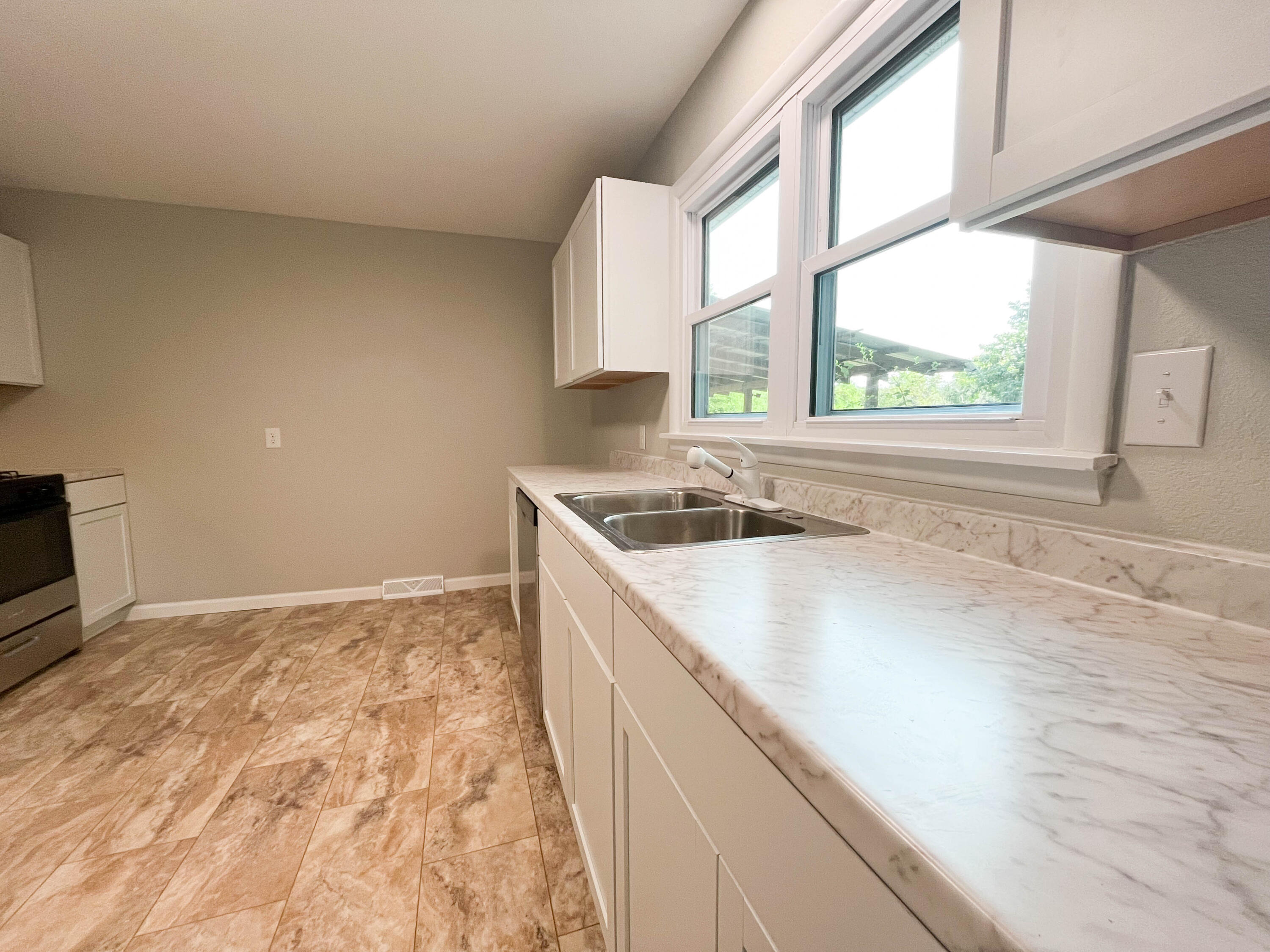 420 Brewer Street Property Photo 7