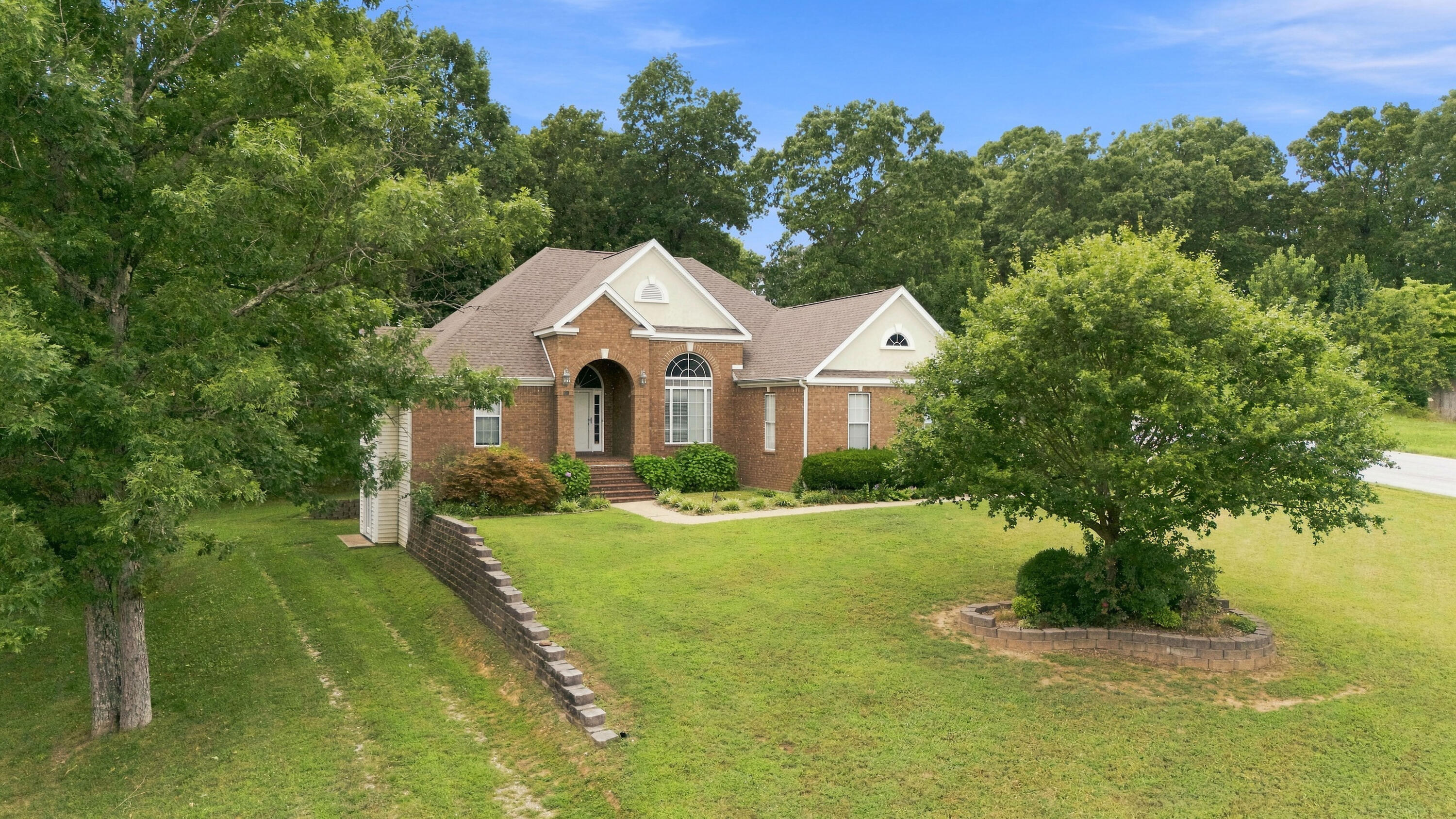 401 Bobwhite Lane Property Photo 2