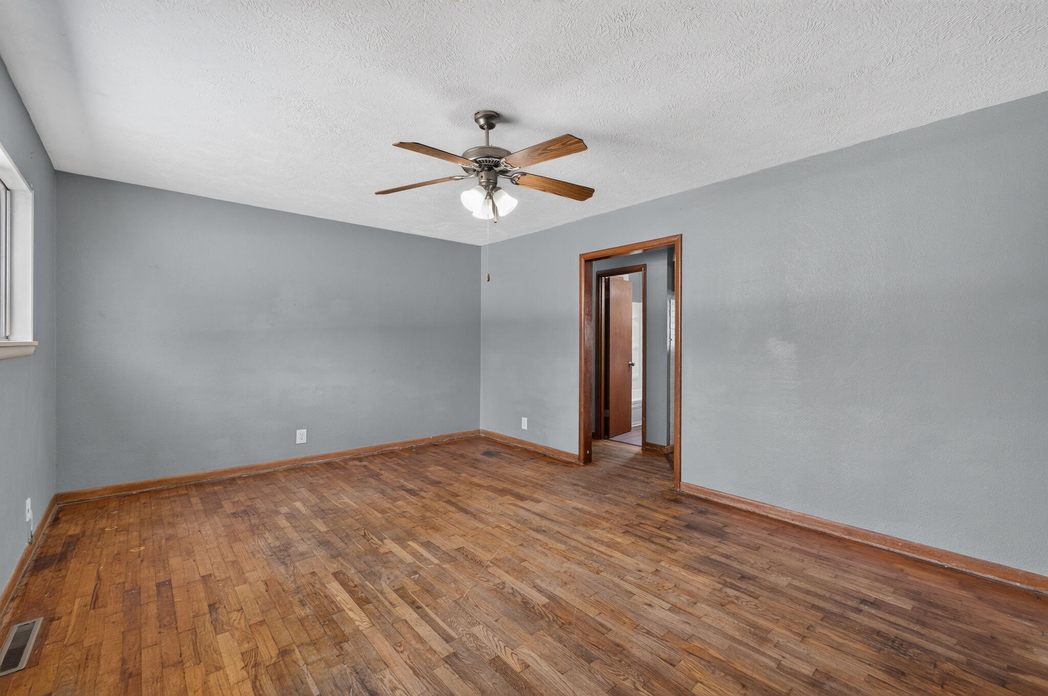 1910 West Scott Street Property Photo 5