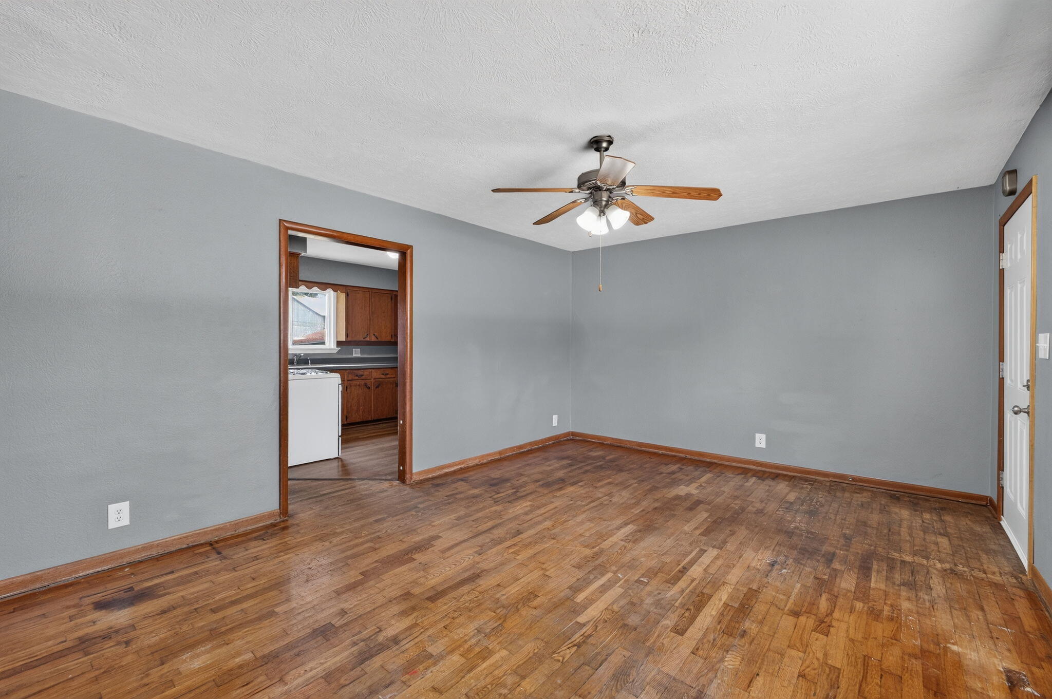 1910 West Scott Street Property Photo 6