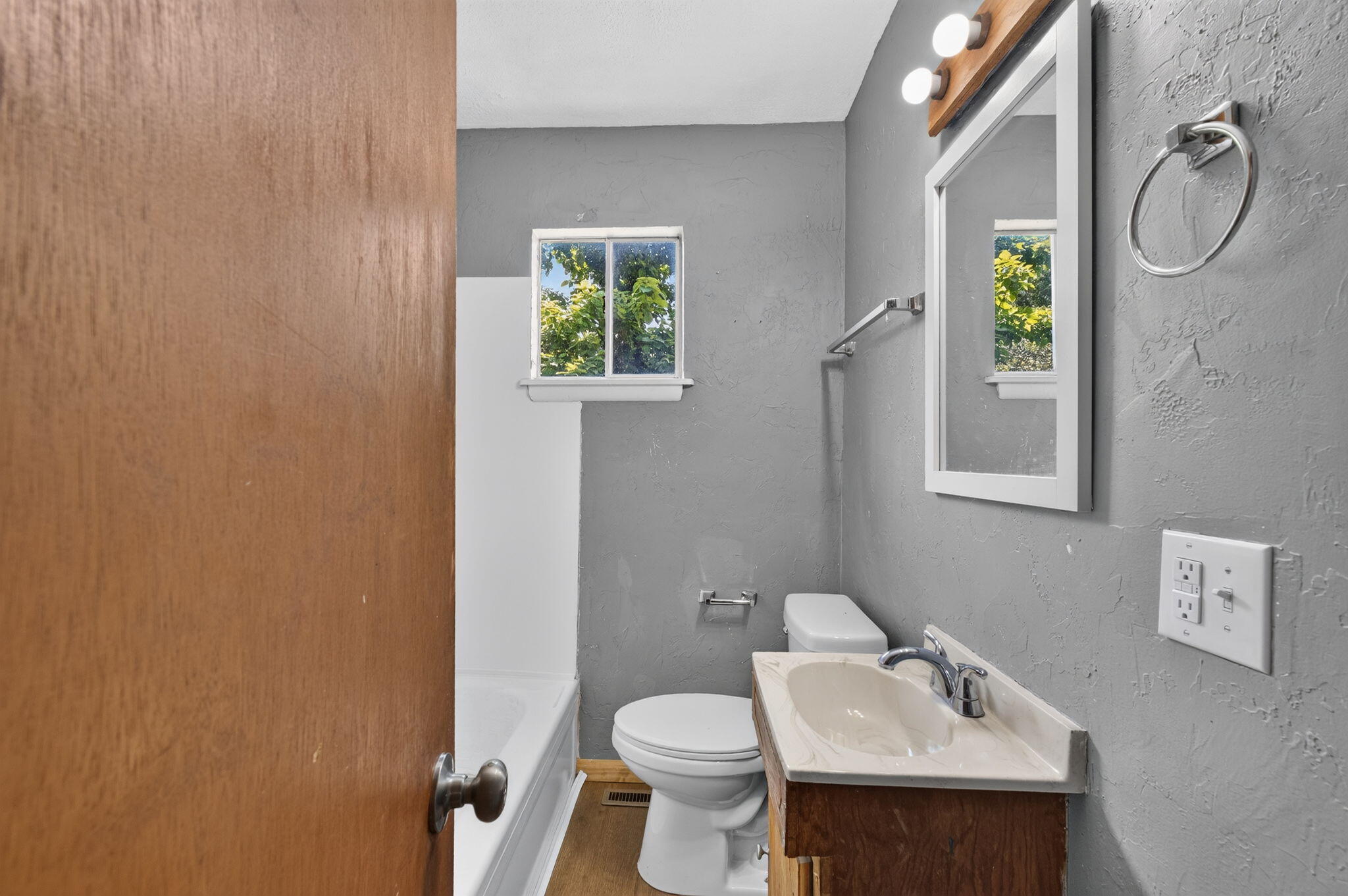 1910 West Scott Street Property Photo 15