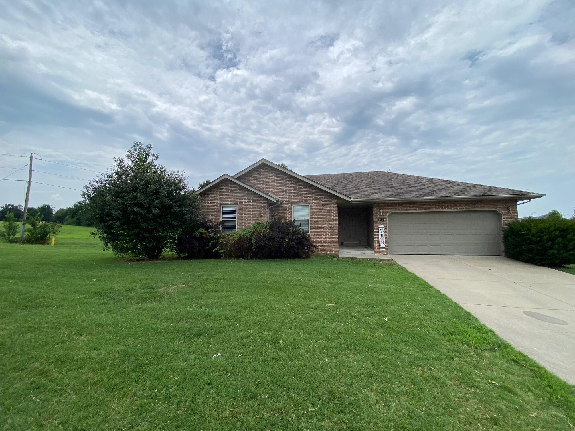 842 West Lorenza Drive Property Photo 1