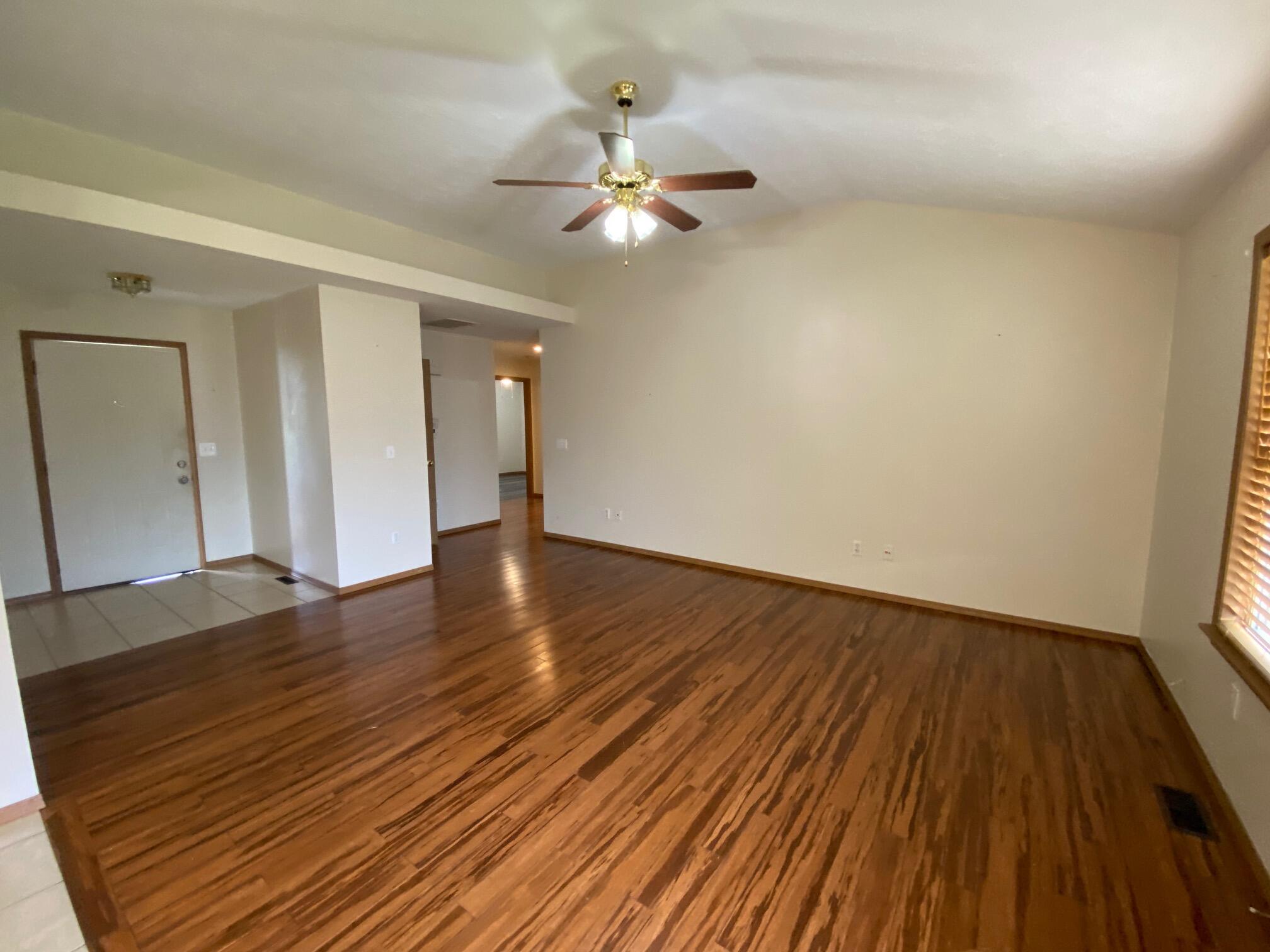 842 West Lorenza Drive Property Photo 3