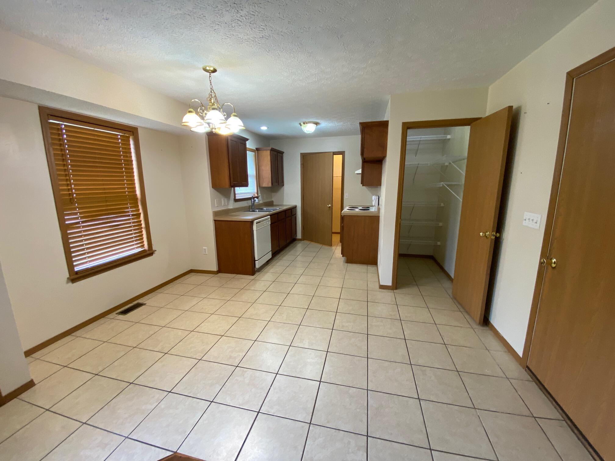 842 West Lorenza Drive Property Photo 4