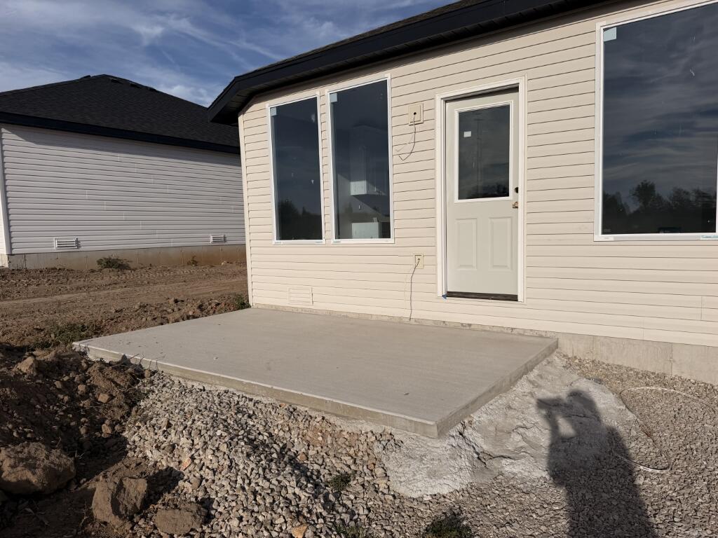 438 Pebblestone Street Property Photo 7