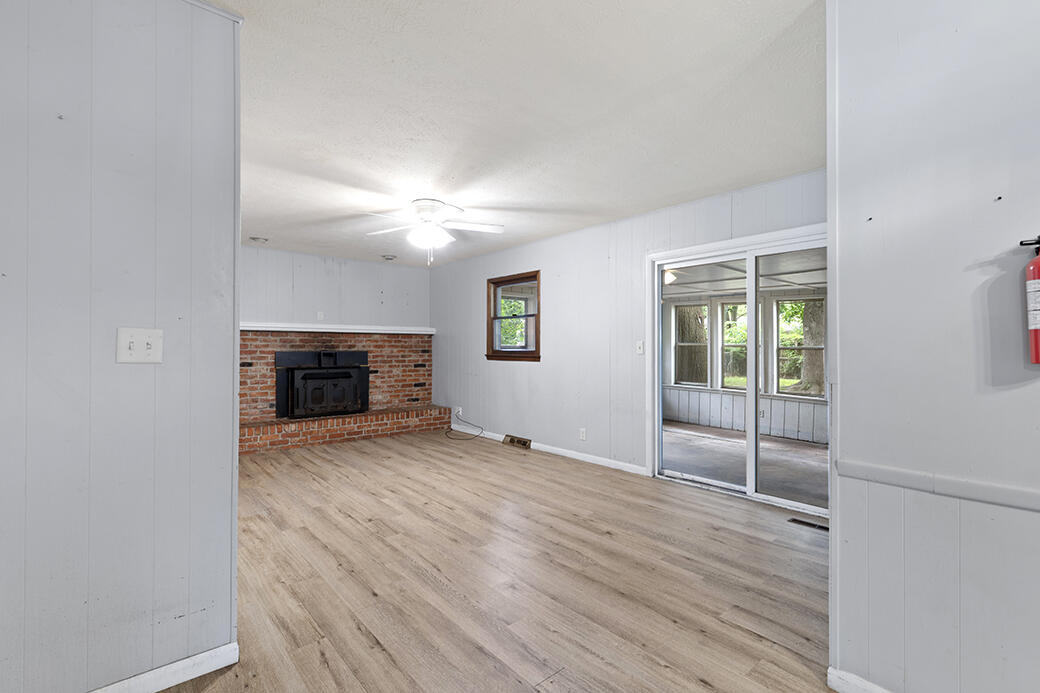 427 North Oak Grove Avenue Property Photo 15