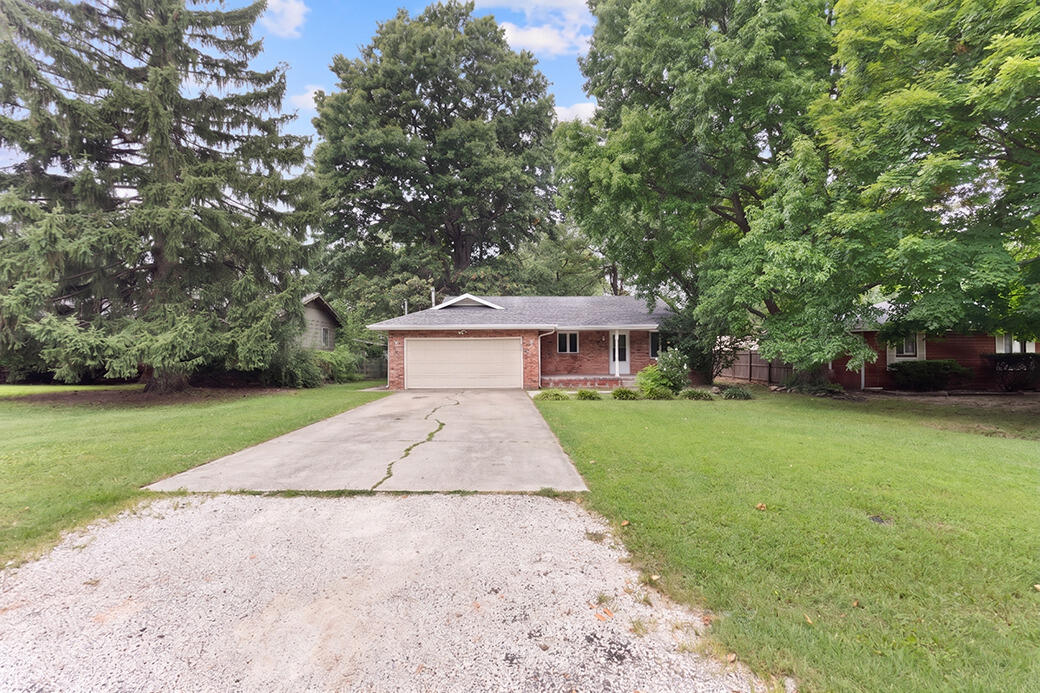 427 North Oak Grove Avenue Property Photo 27