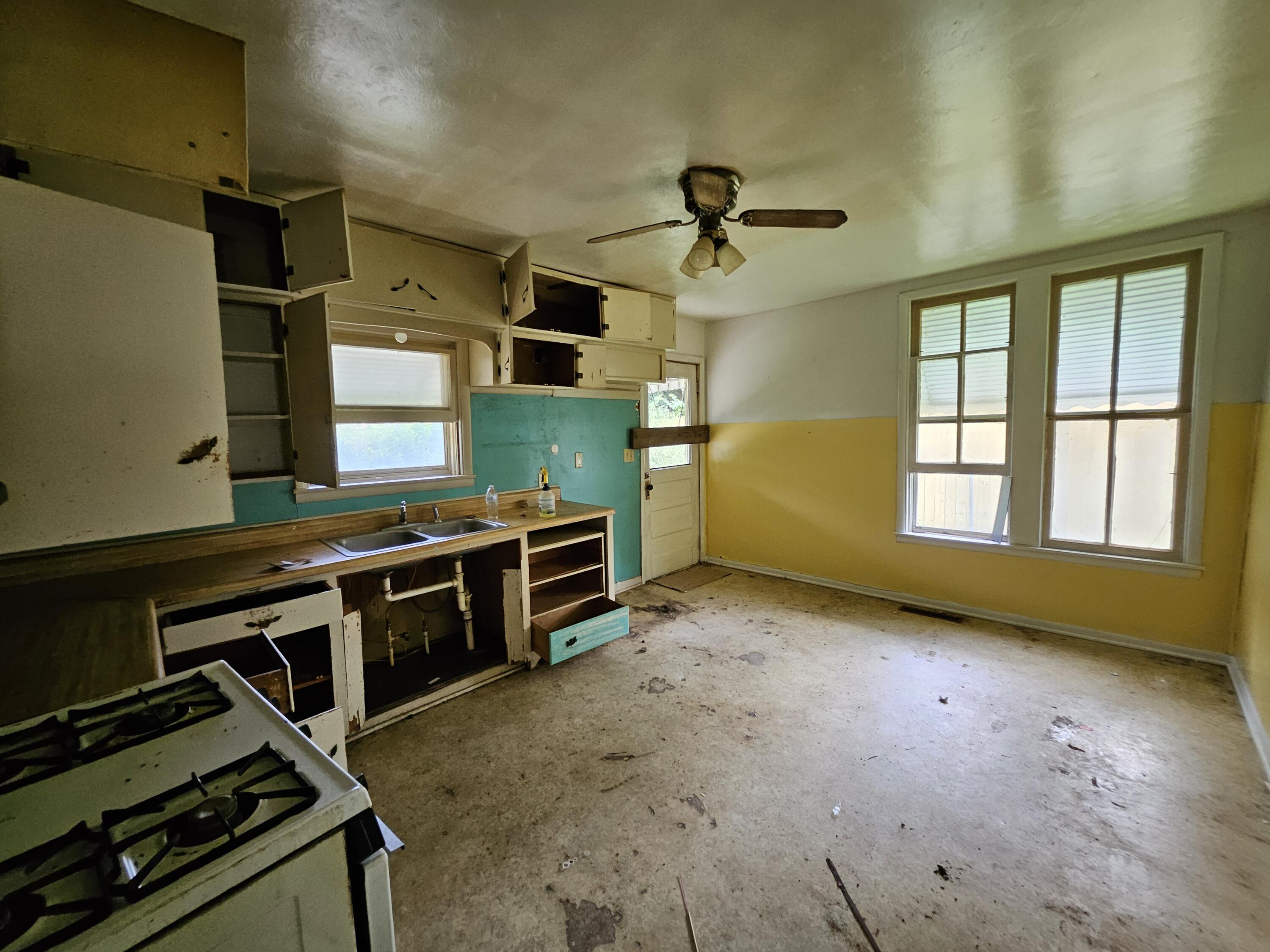 302 South Chicago Avenue Property Photo 11