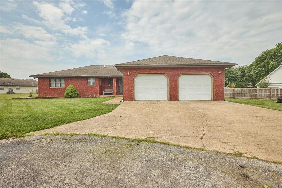 1603 Davis Circle Property Photo 1
