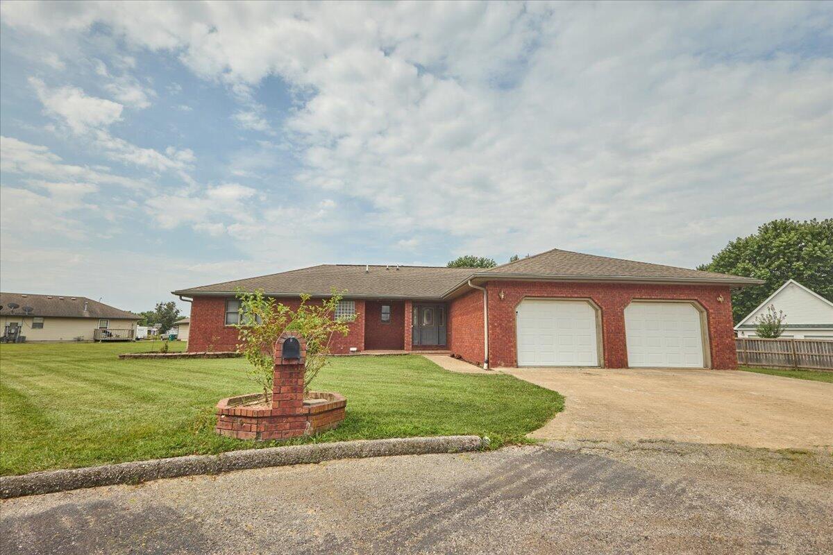 1603 Davis Circle Property Photo 3