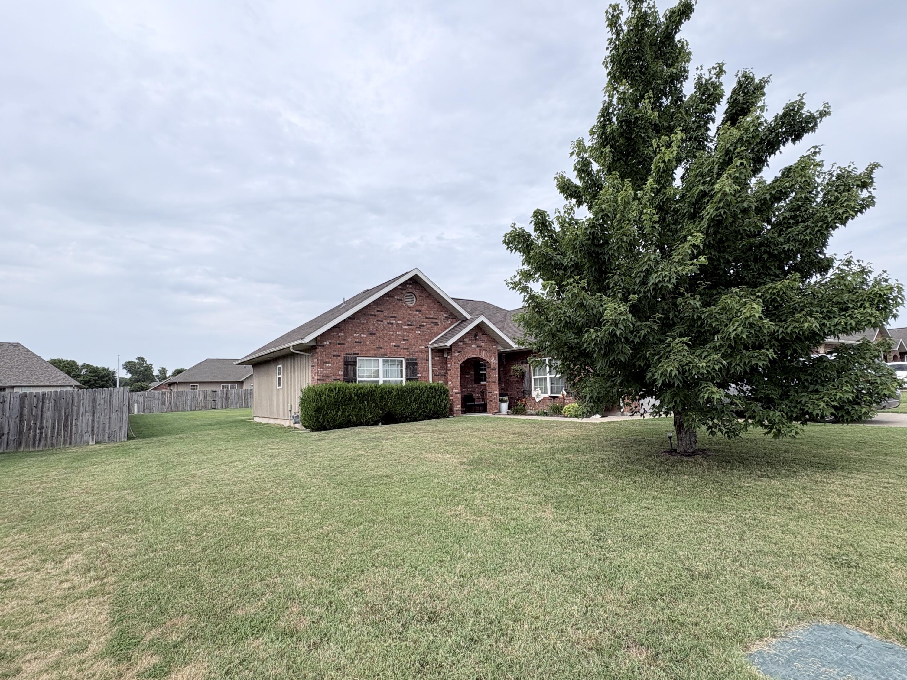 3843 West Cloverleaf Terrace Property Photo 8