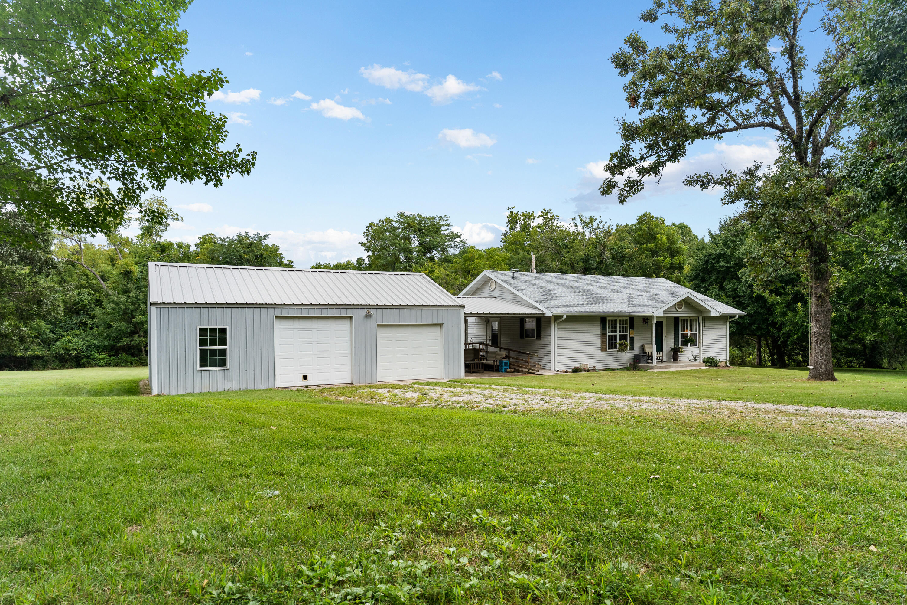951 Goldfinch Road Property Photo 5