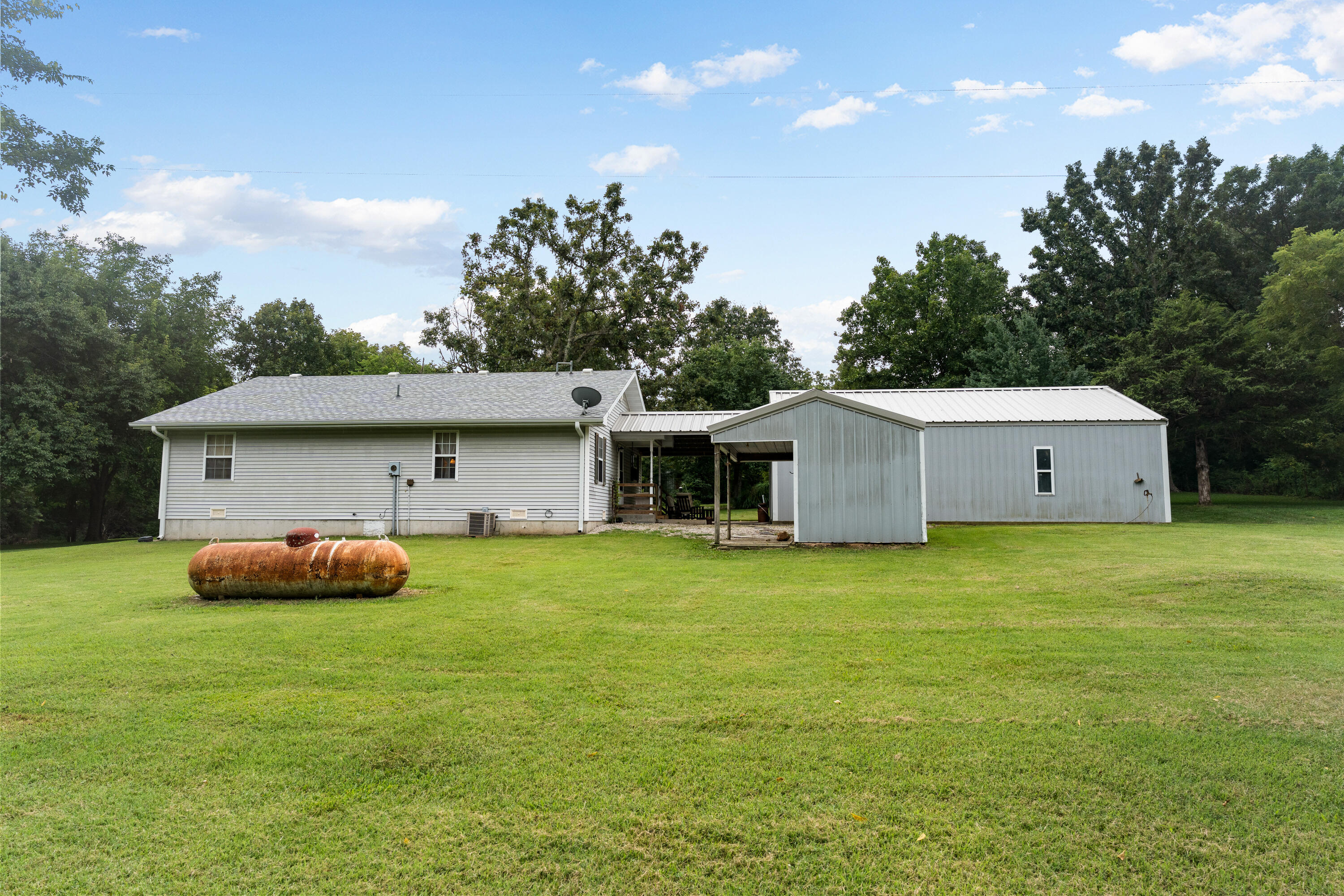 951 Goldfinch Road Property Photo 6