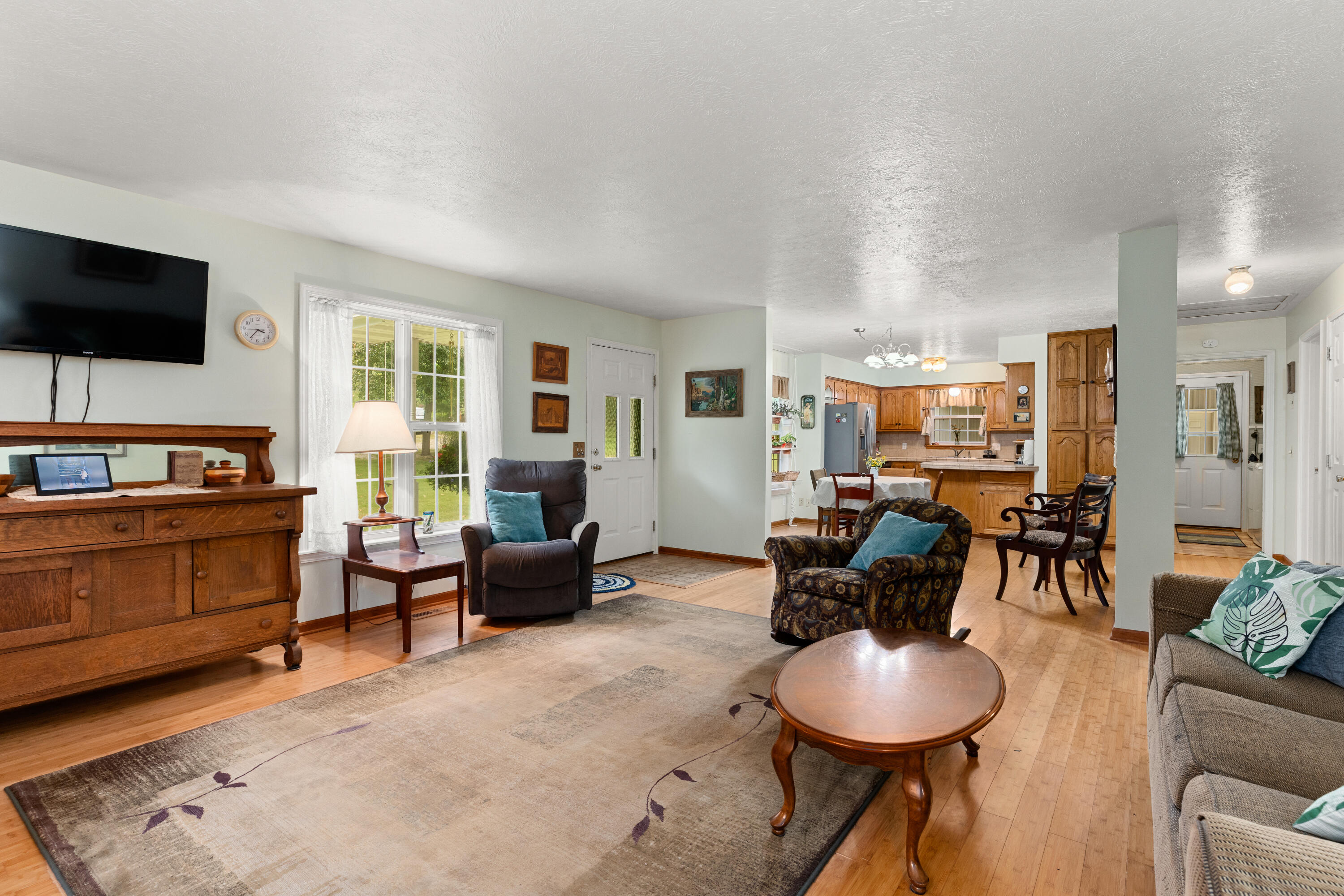 951 Goldfinch Road Property Photo 10