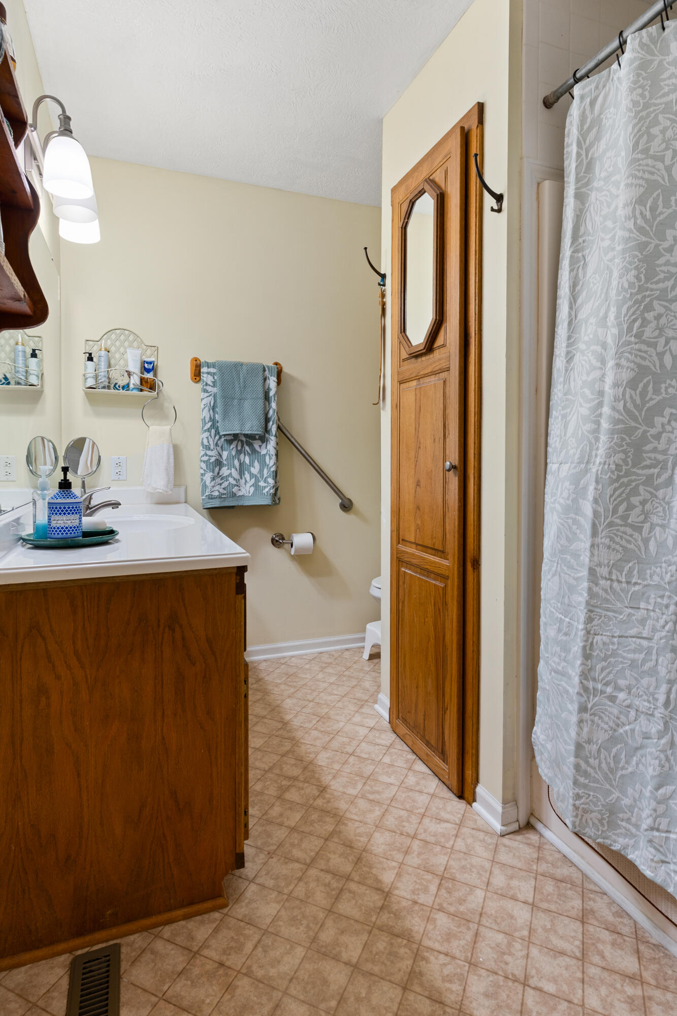 951 Goldfinch Road Property Photo 19