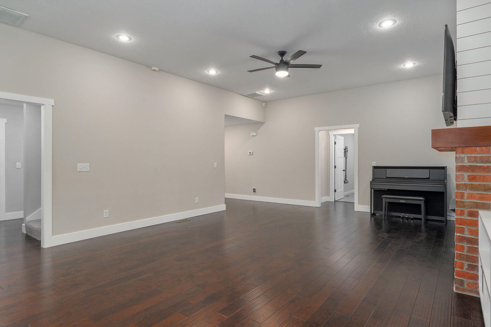 676 Greer Avenue Property Photo 8