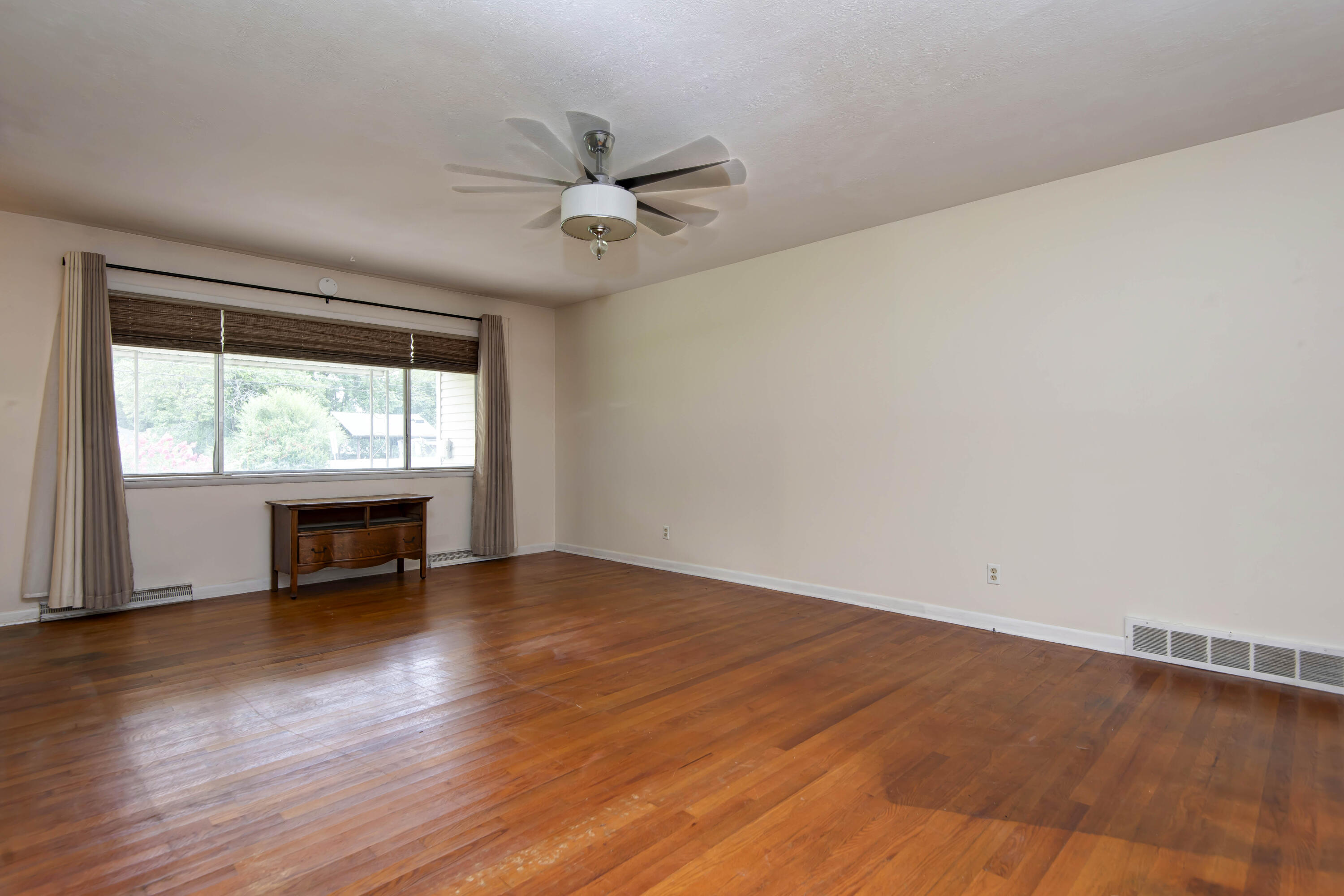 2619 East Stanford Street Property Photo 4