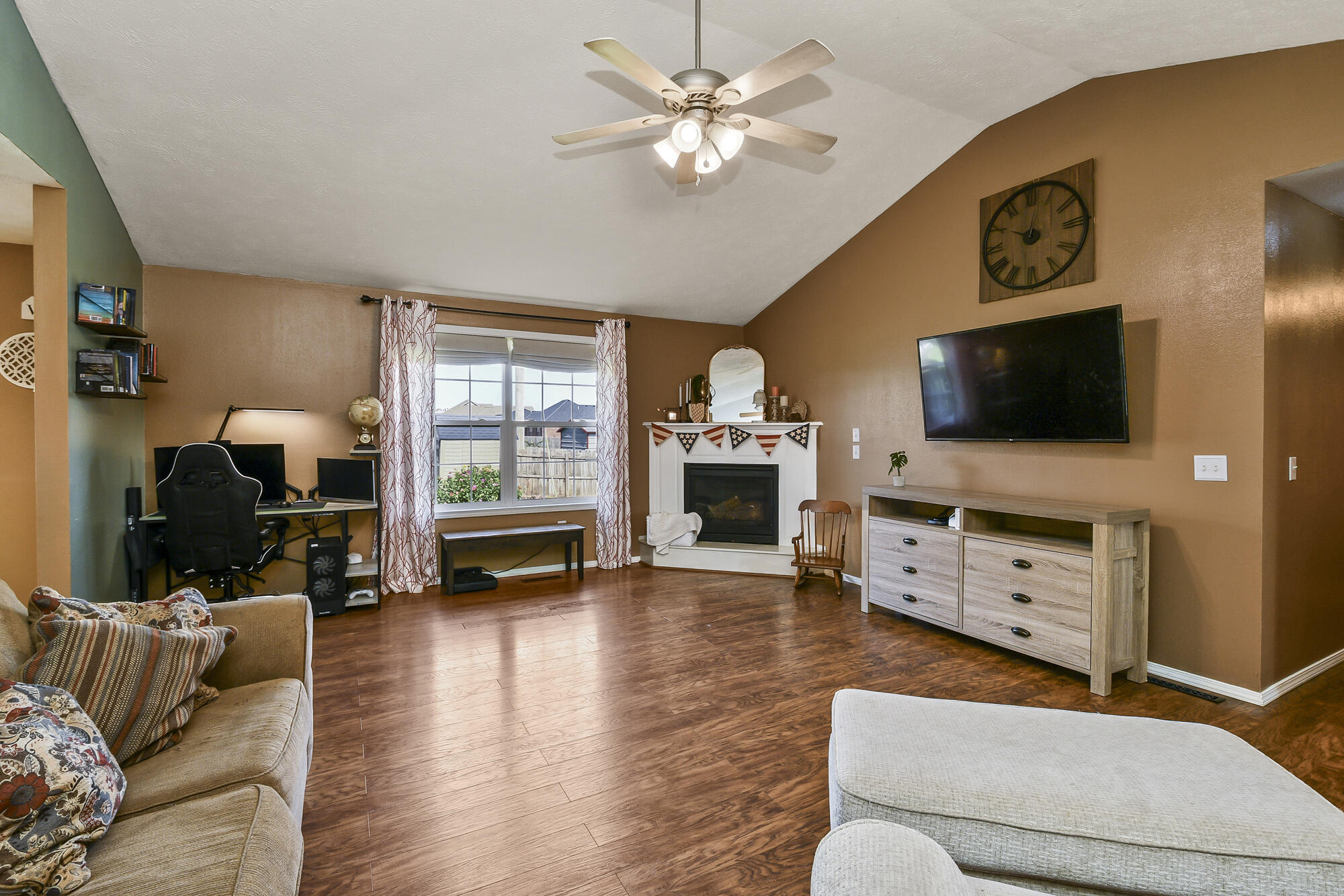 949 Megan Lane Property Photo 7