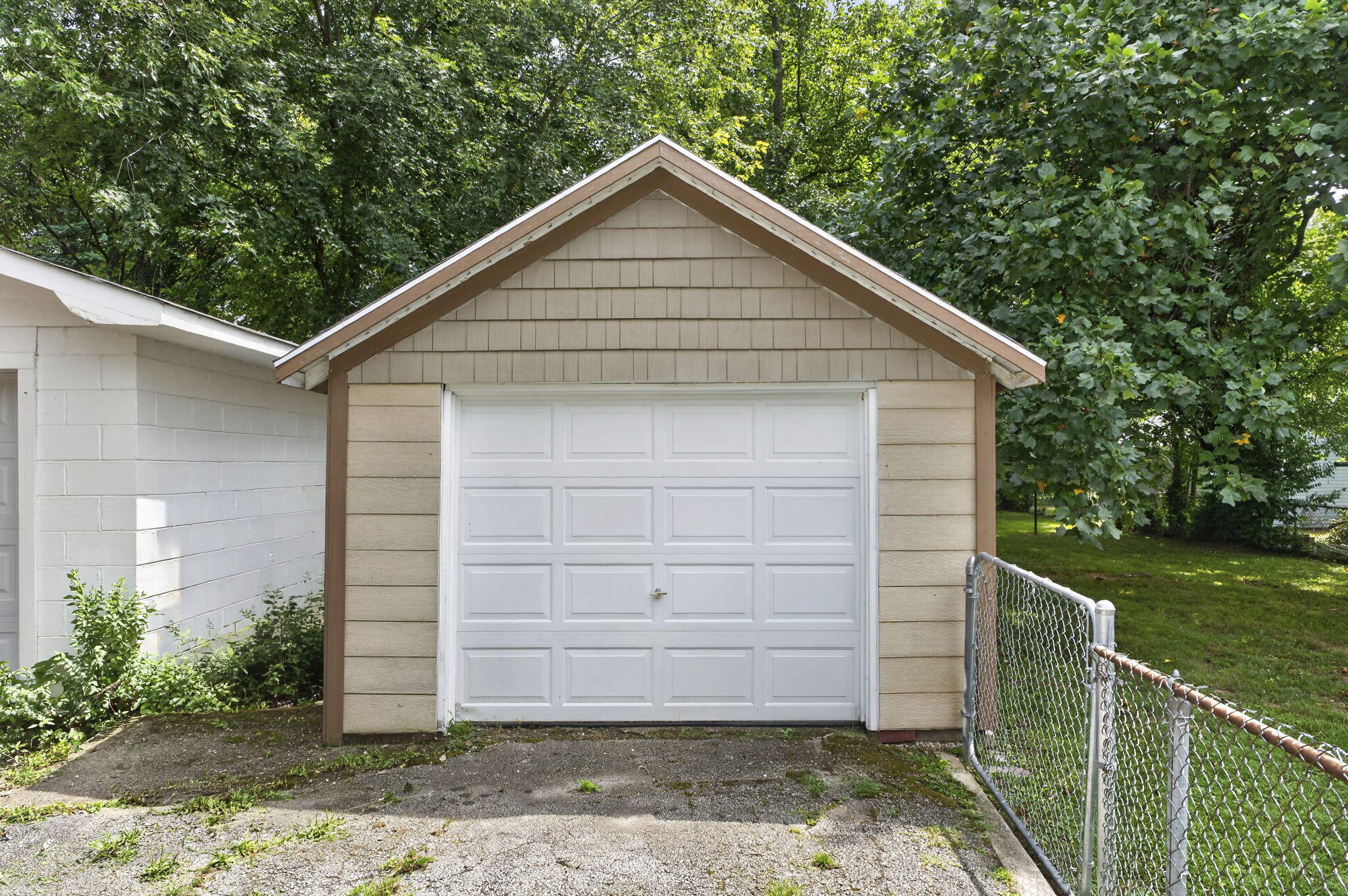 1040 West State Street Property Photo 2