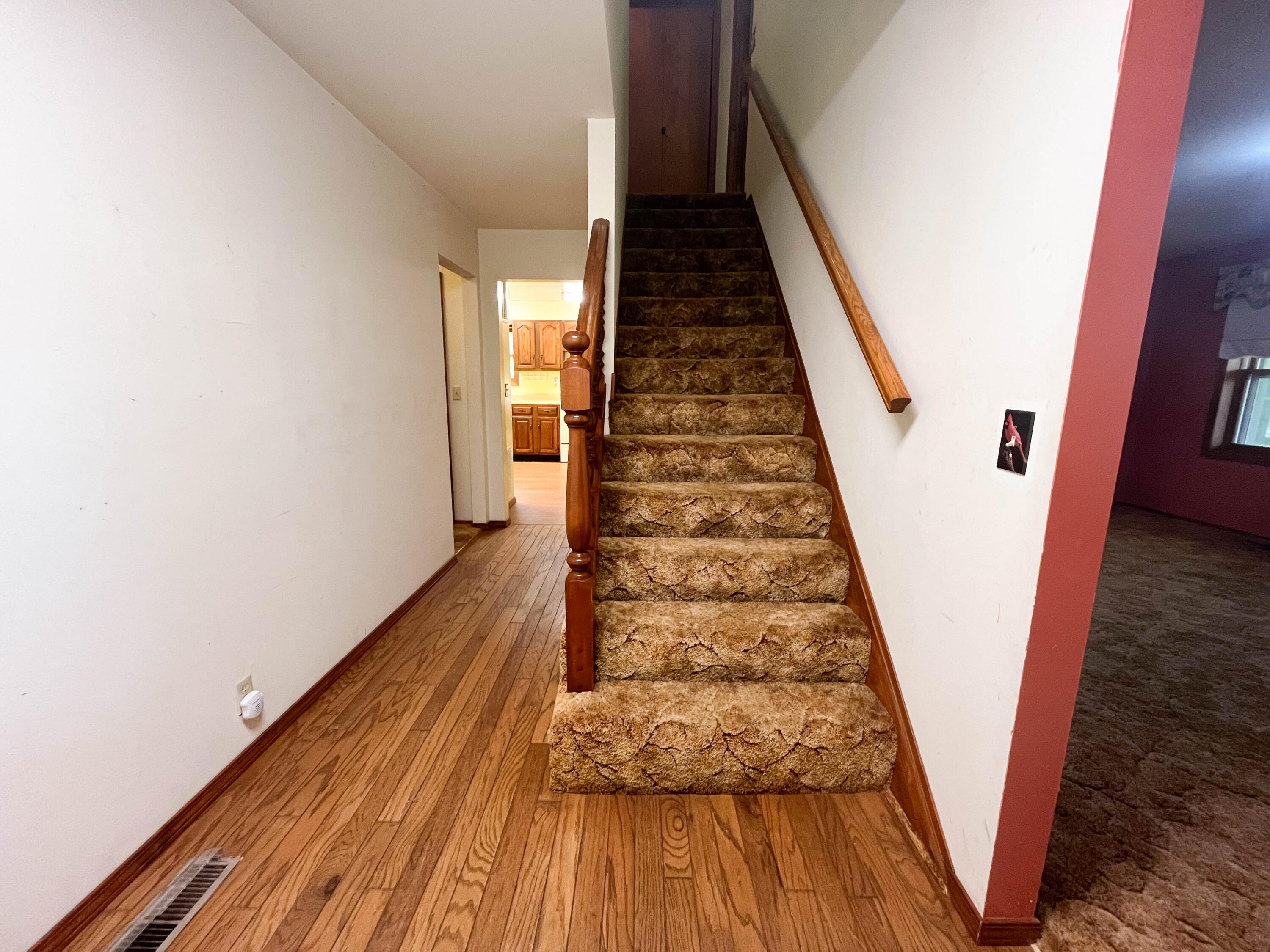 7704 County Road 2770 Property Photo 5