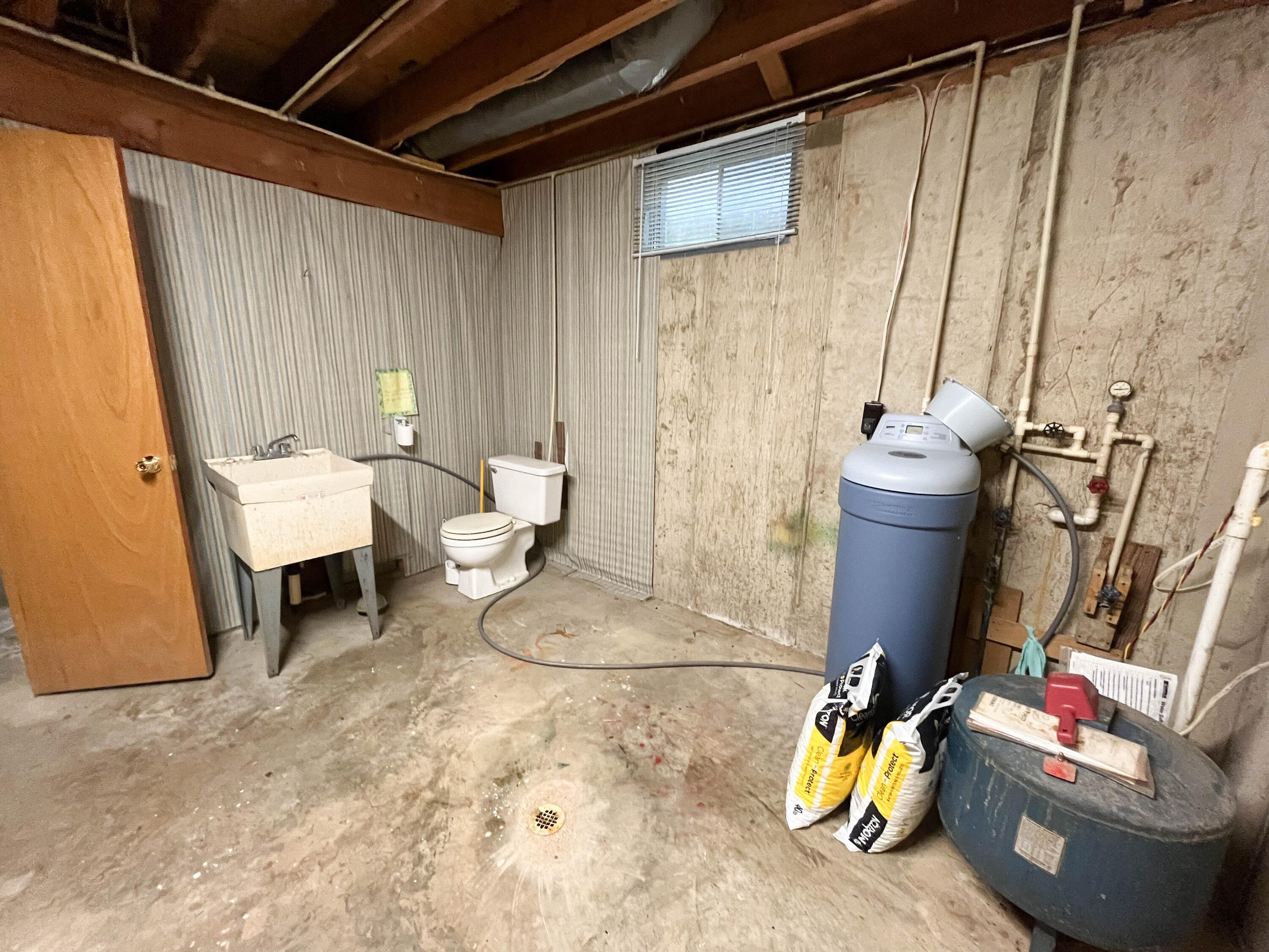 7704 County Road 2770 Property Photo 45