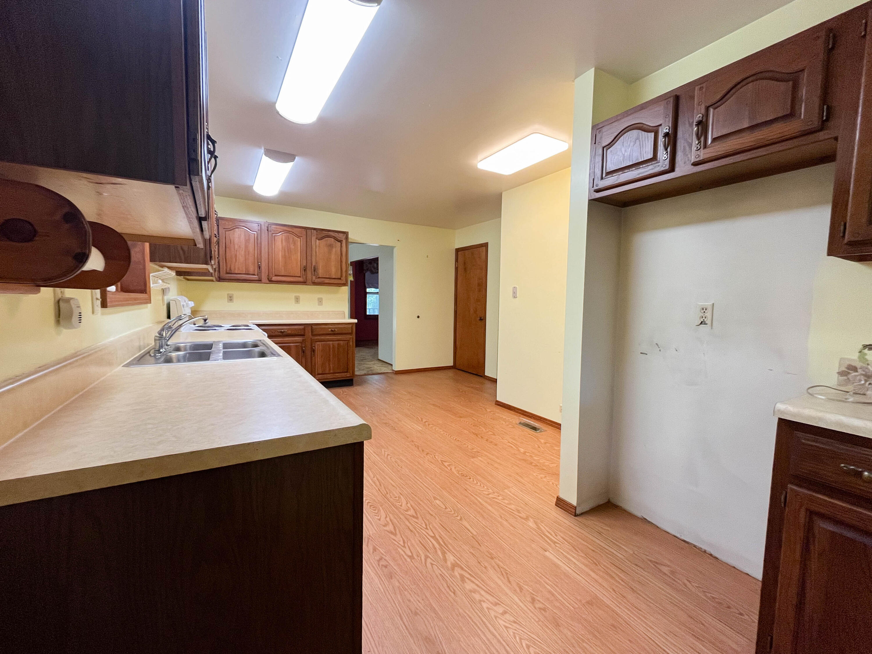 7704 County Road 2770 Property Photo 54