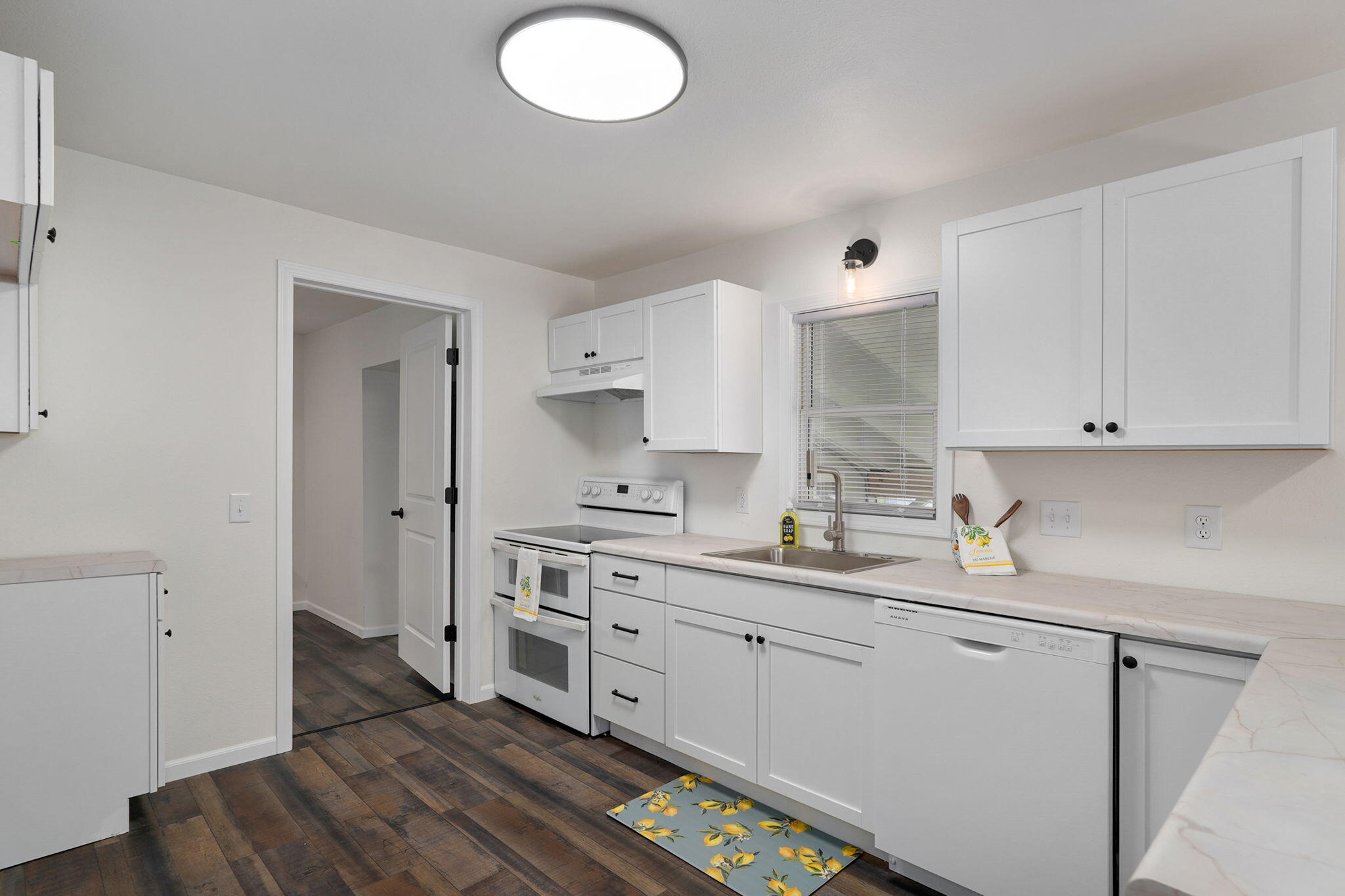 220 East Olive Street Property Photo 8