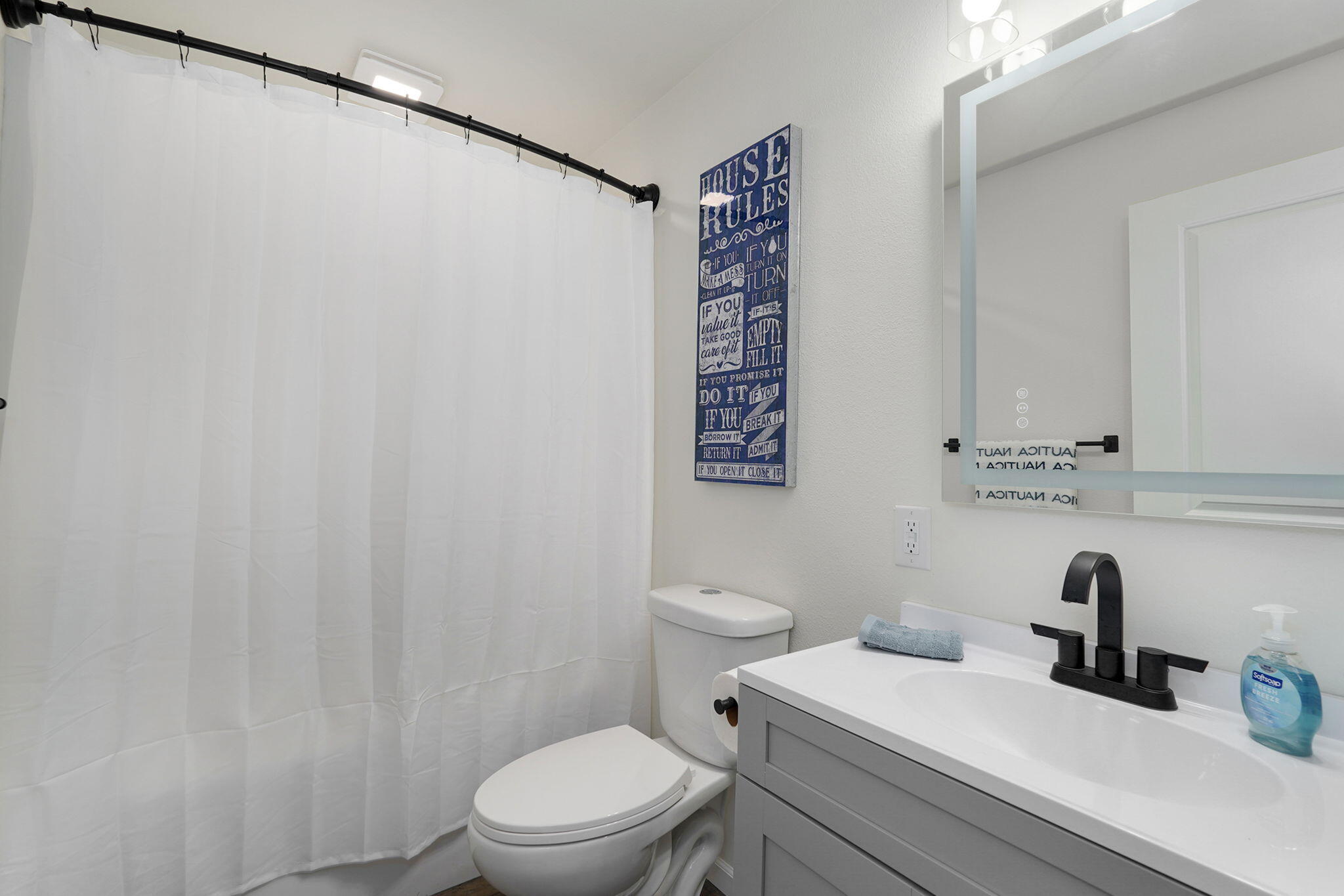 220 East Olive Street Property Photo 10