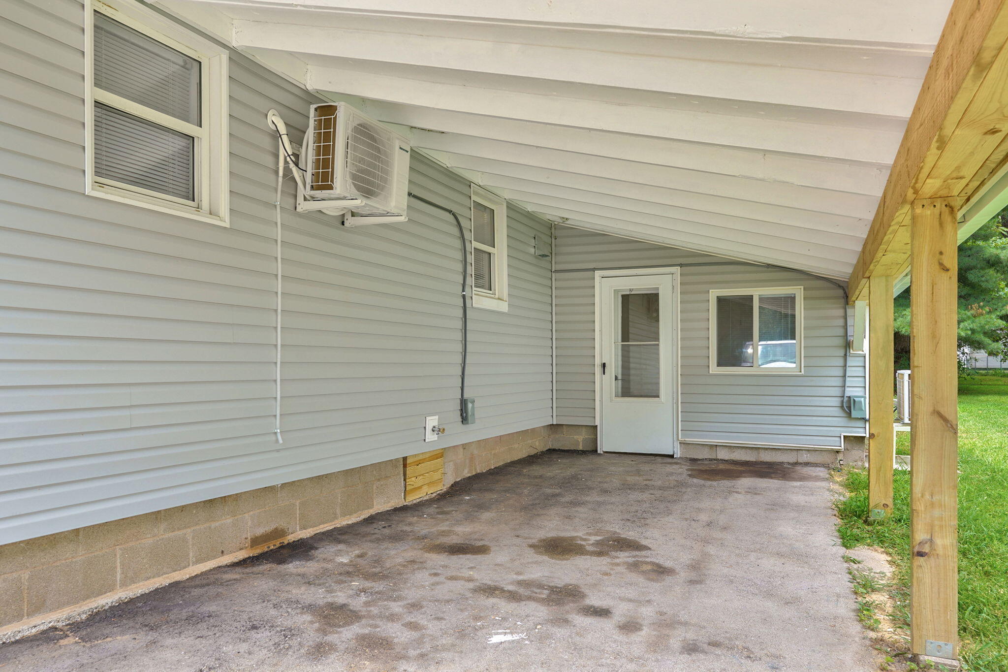 220 East Olive Street Property Photo 17
