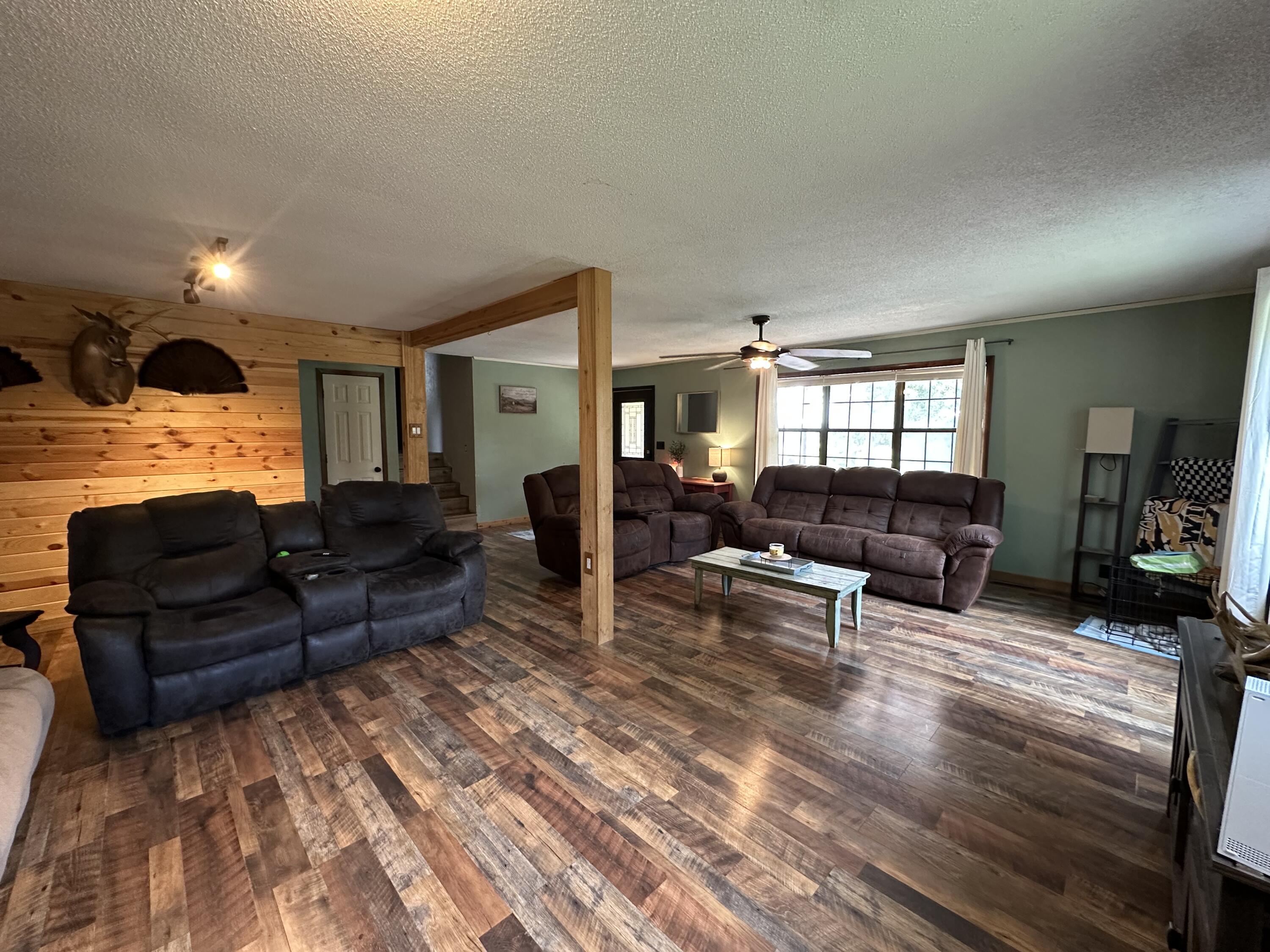 12233 Apple Road Property Photo 2