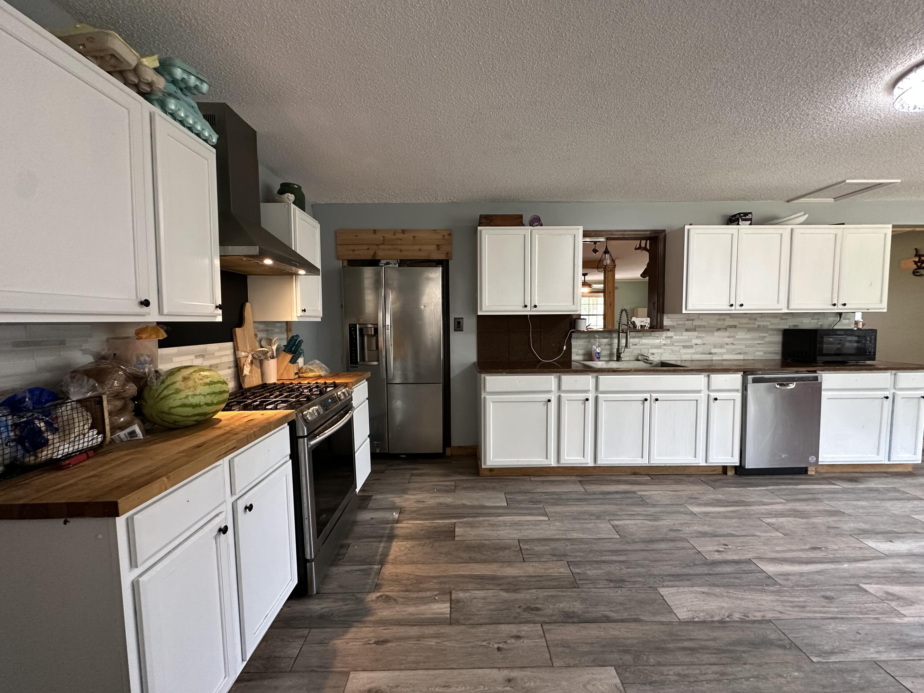 12233 Apple Road Property Photo 4