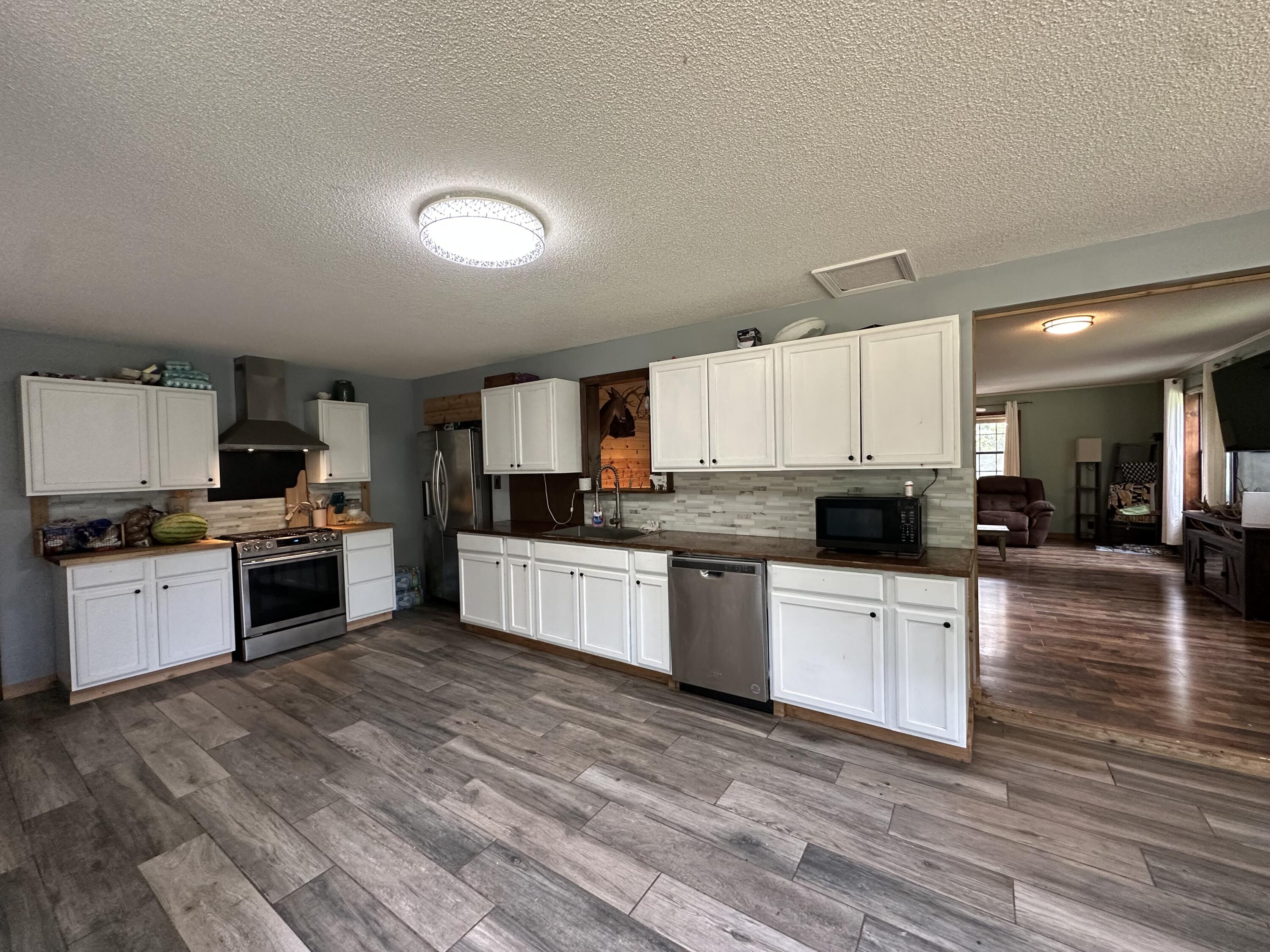 12233 Apple Road Property Photo 5