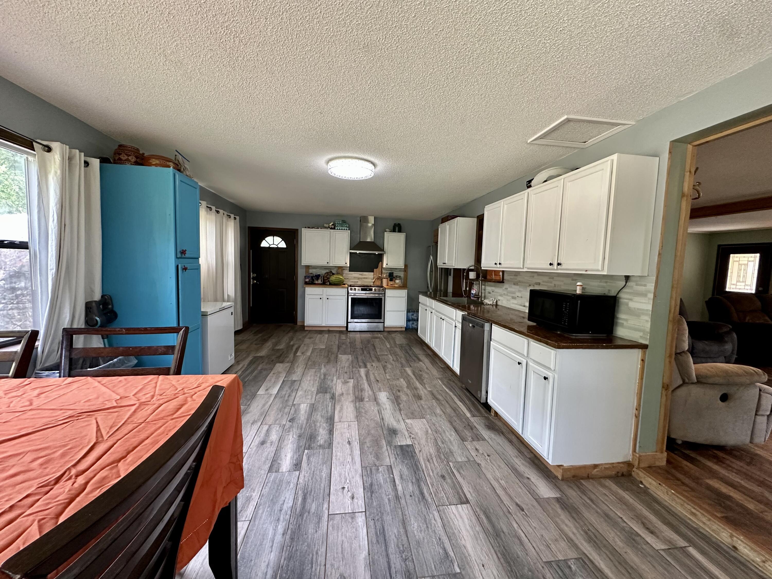 12233 Apple Road Property Photo 6