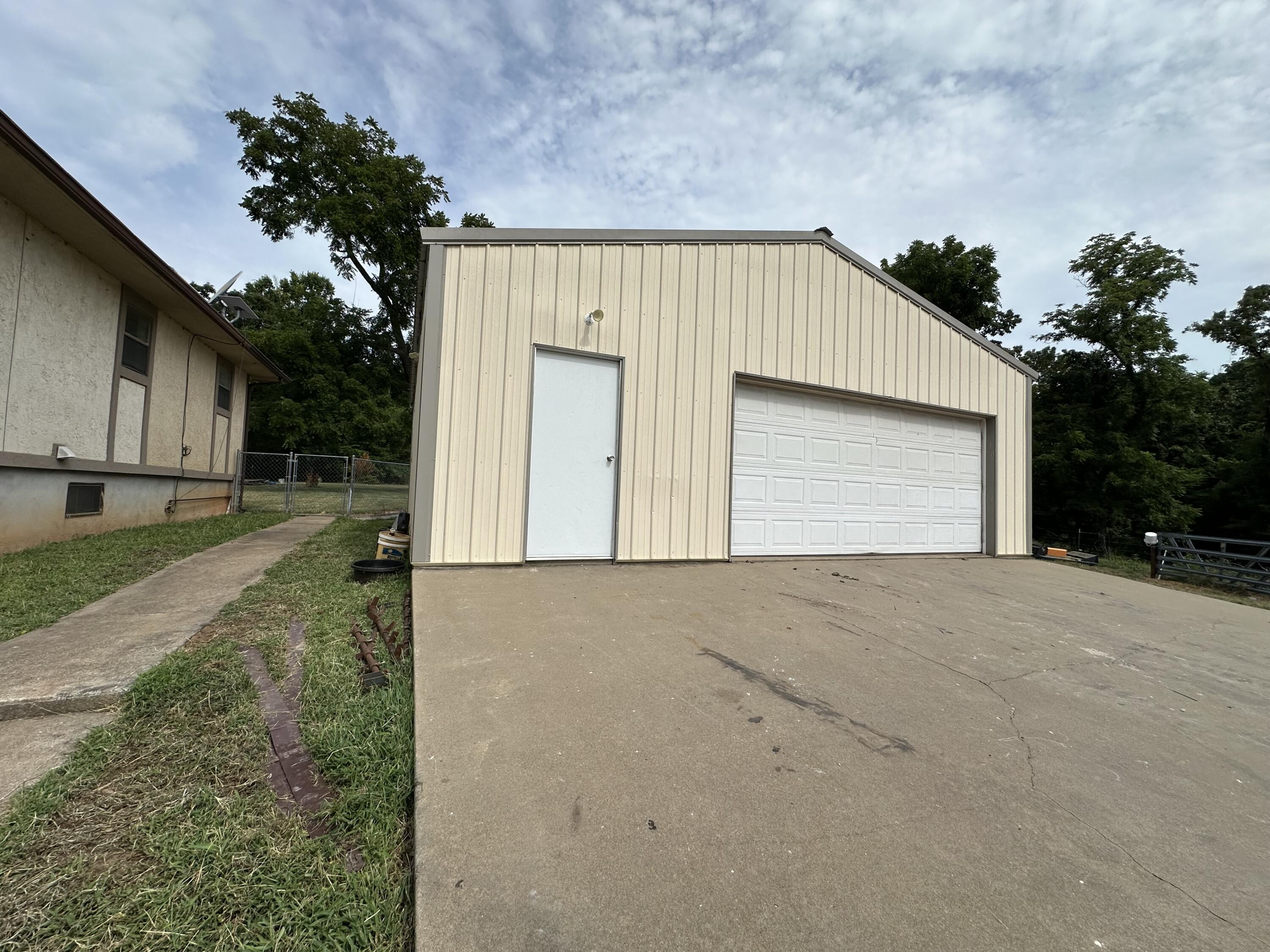 12233 Apple Road Property Photo 32