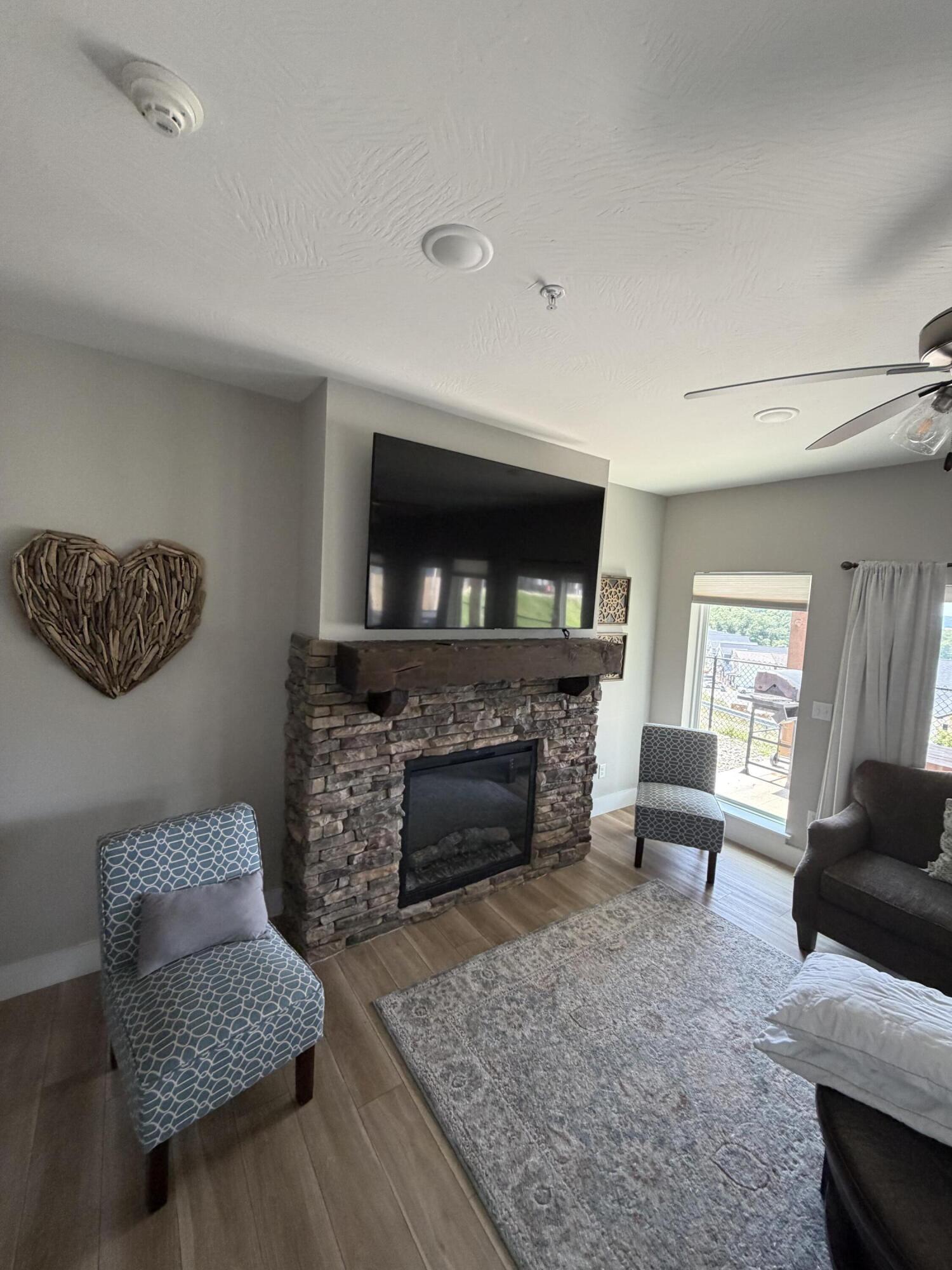 135 Chateau Mountain Lane Property Photo 6