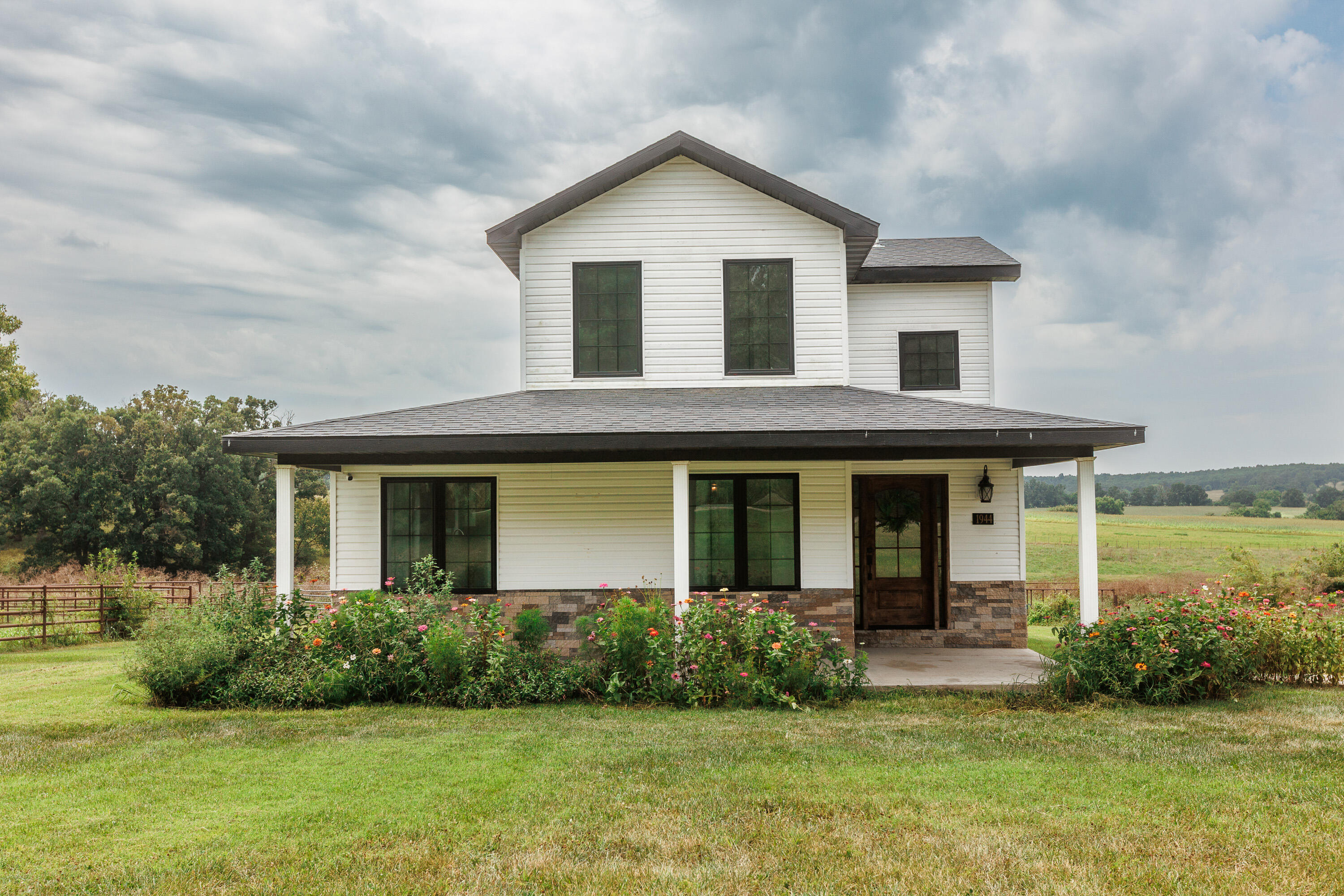 1944 Sampson Road Property Photo 1
