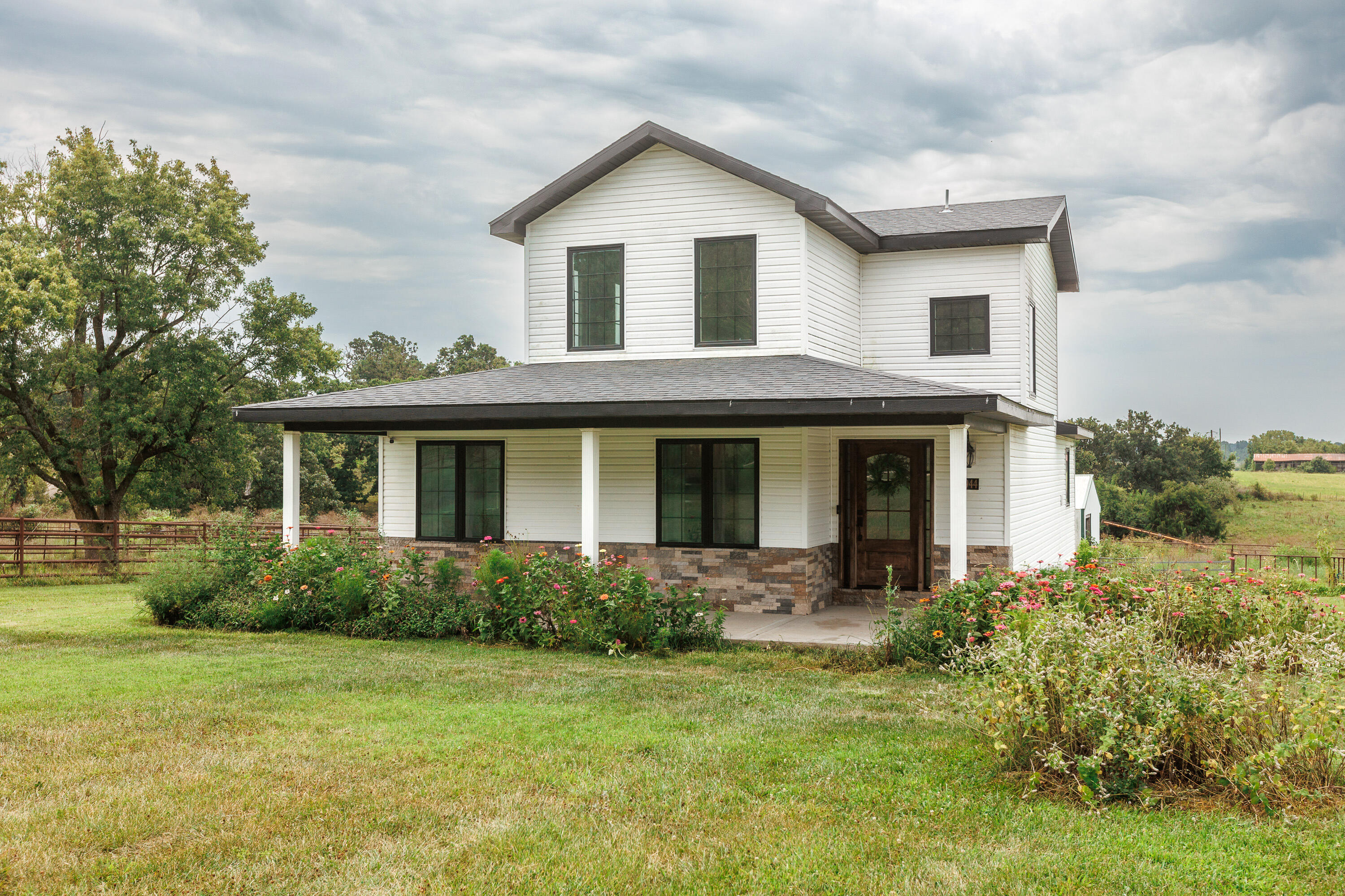 1944 Sampson Road Property Photo 3